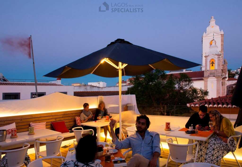 Sunset view from the rooftop of Mar d’Estórias in Lagos, Portugal, overlooking the town’s historic rooftops and coastline.