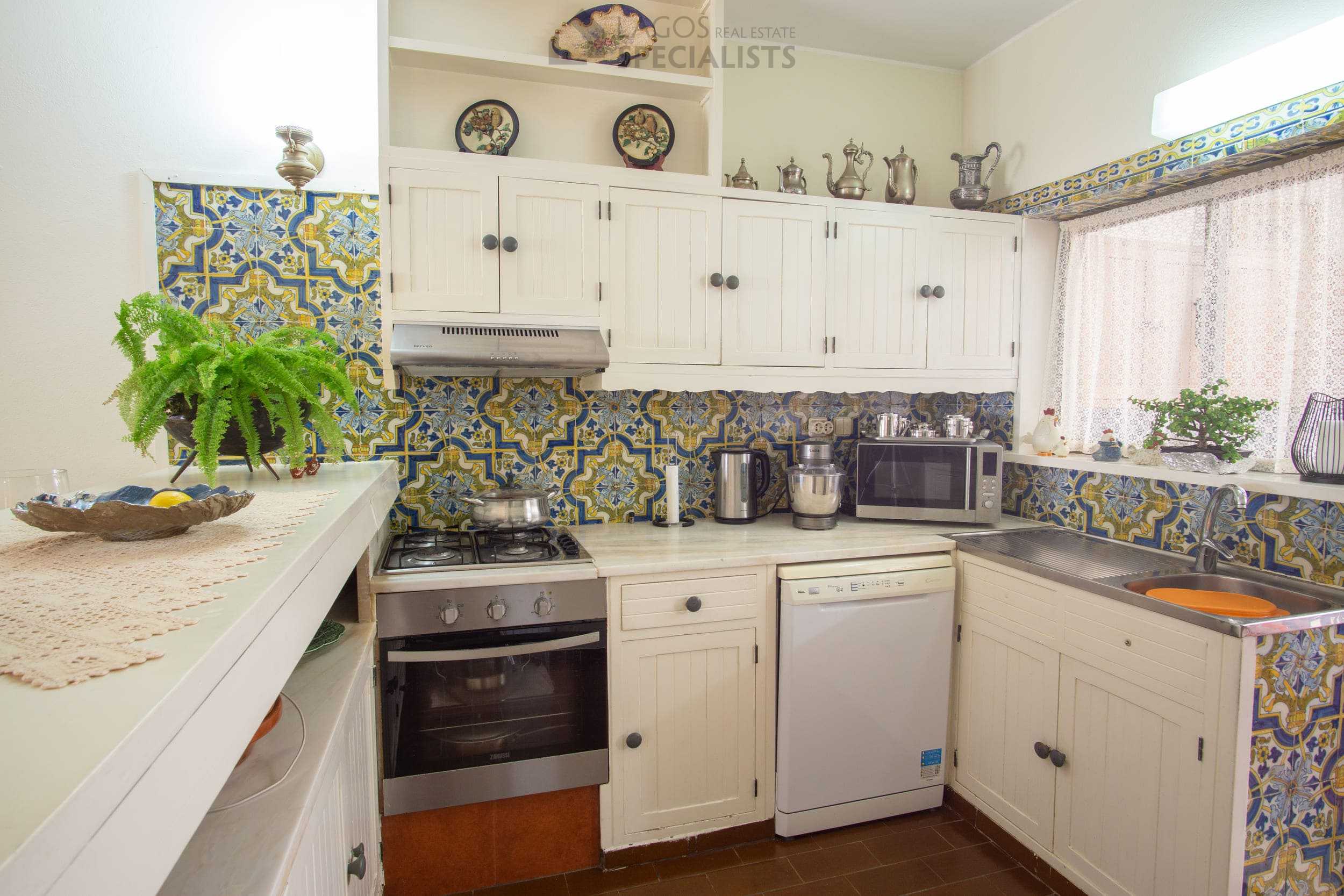 lagos-townhouse-for-sale-equipped-kitchen