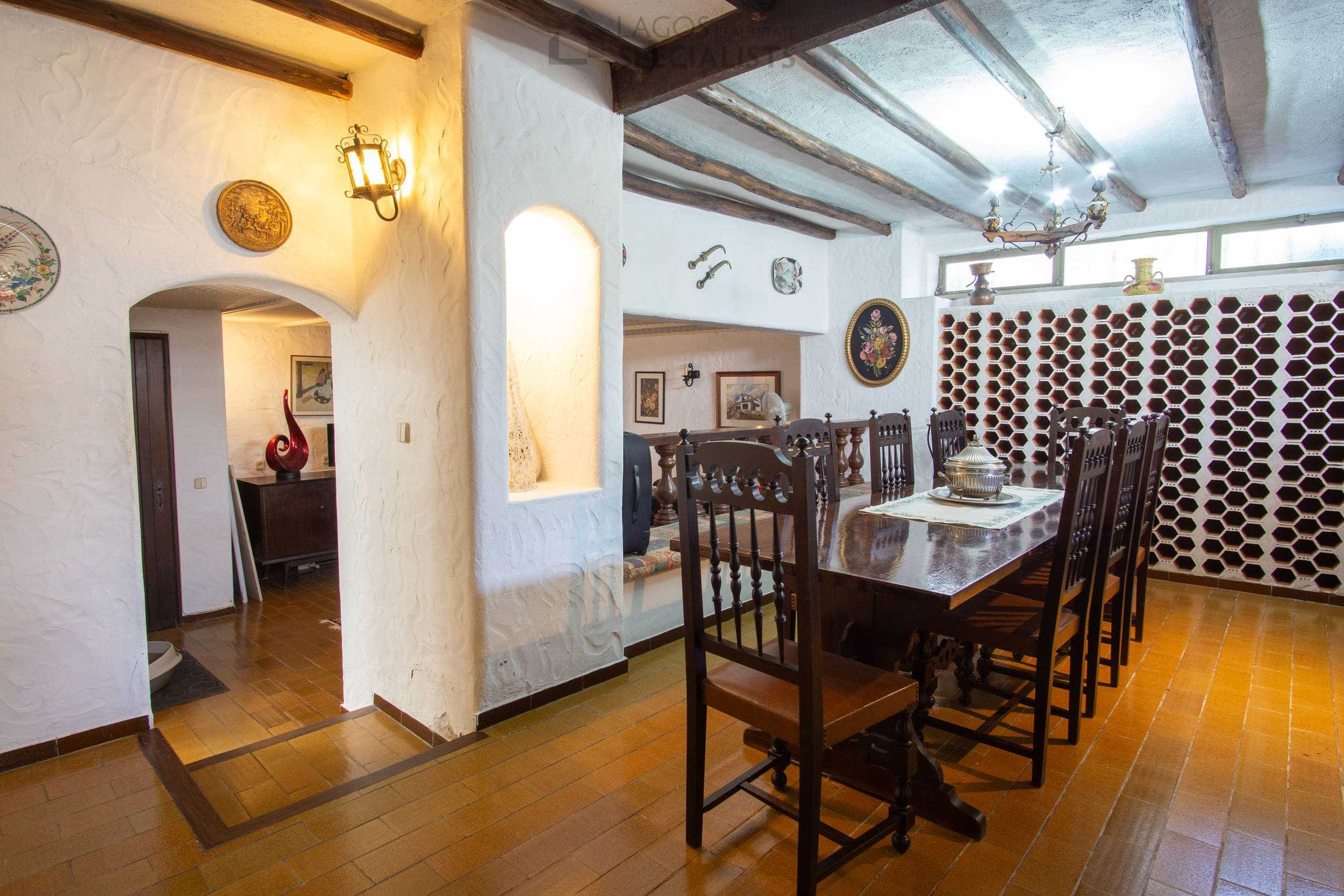 lagos-townhouse-for-sale-adega-dining-space