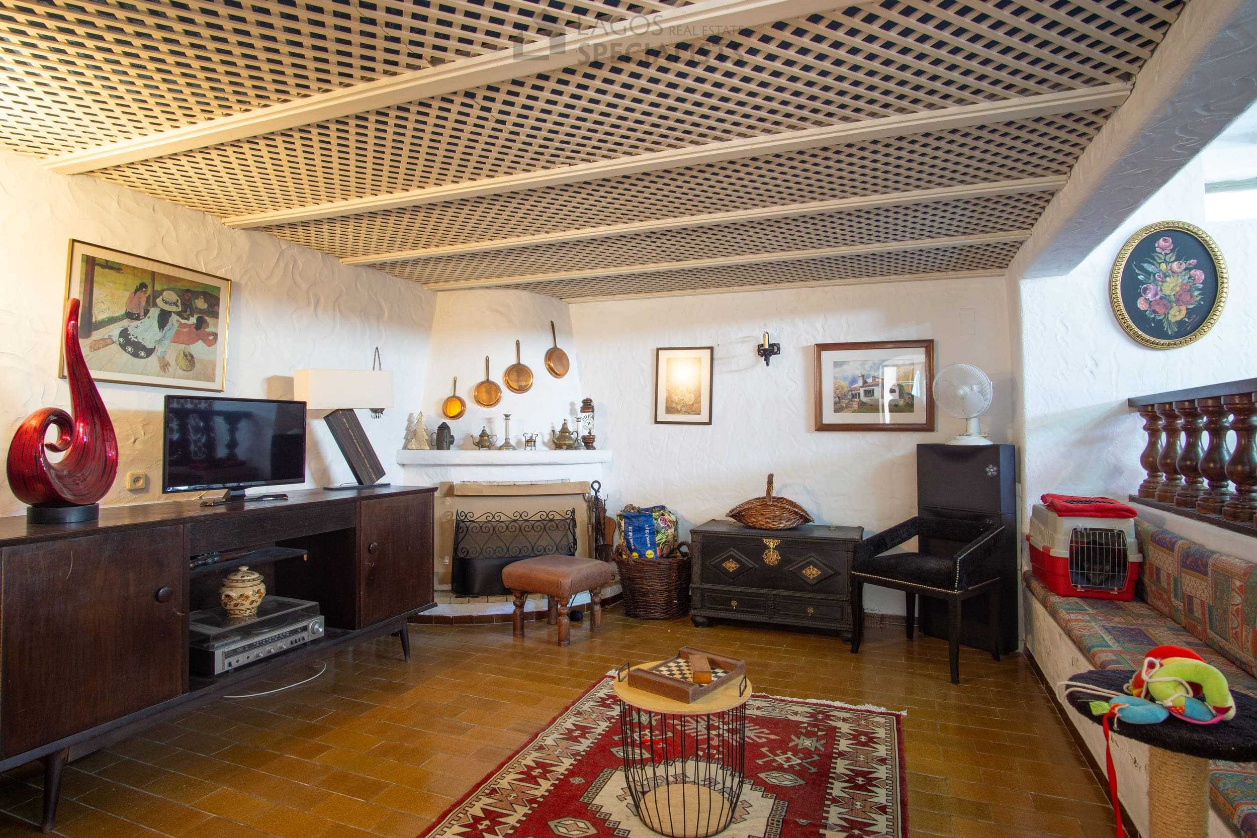 lagos-townhouse-for-sale-adega-dining-space