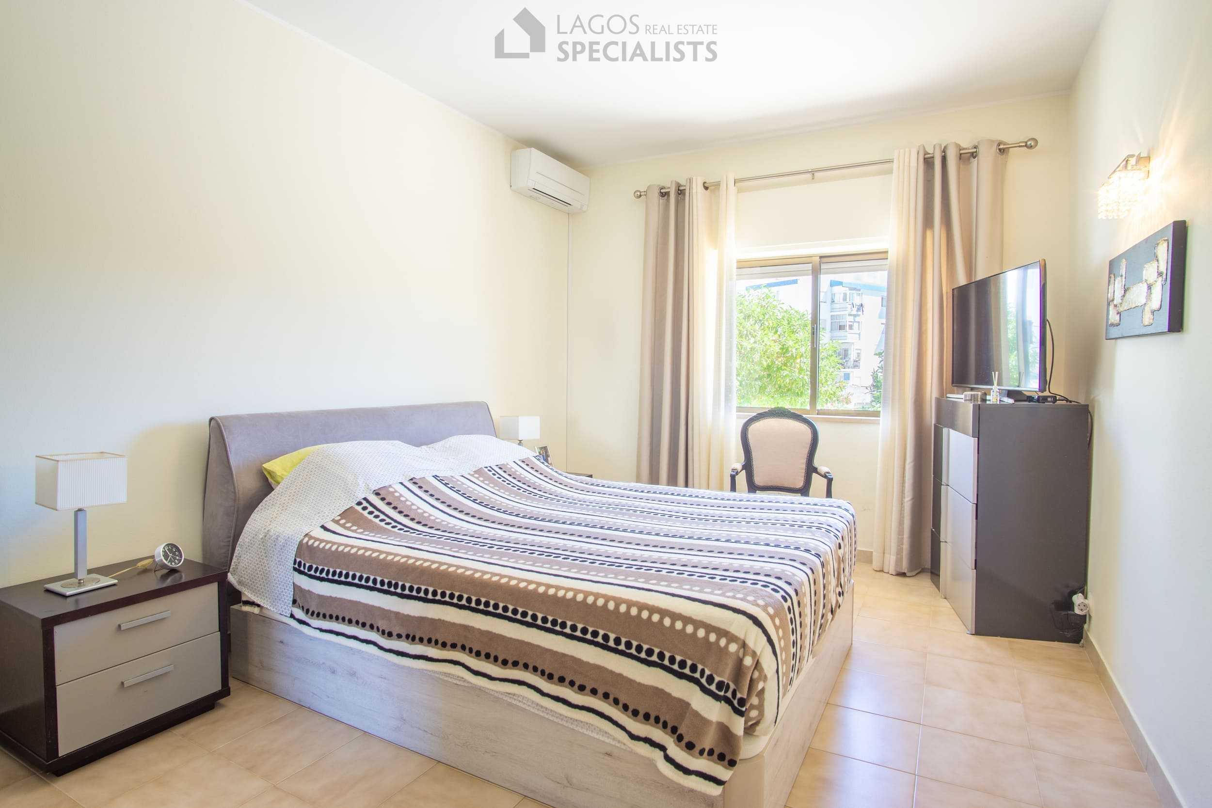 lagos-townhouse-for-sale-bedroom-double-bed-modern