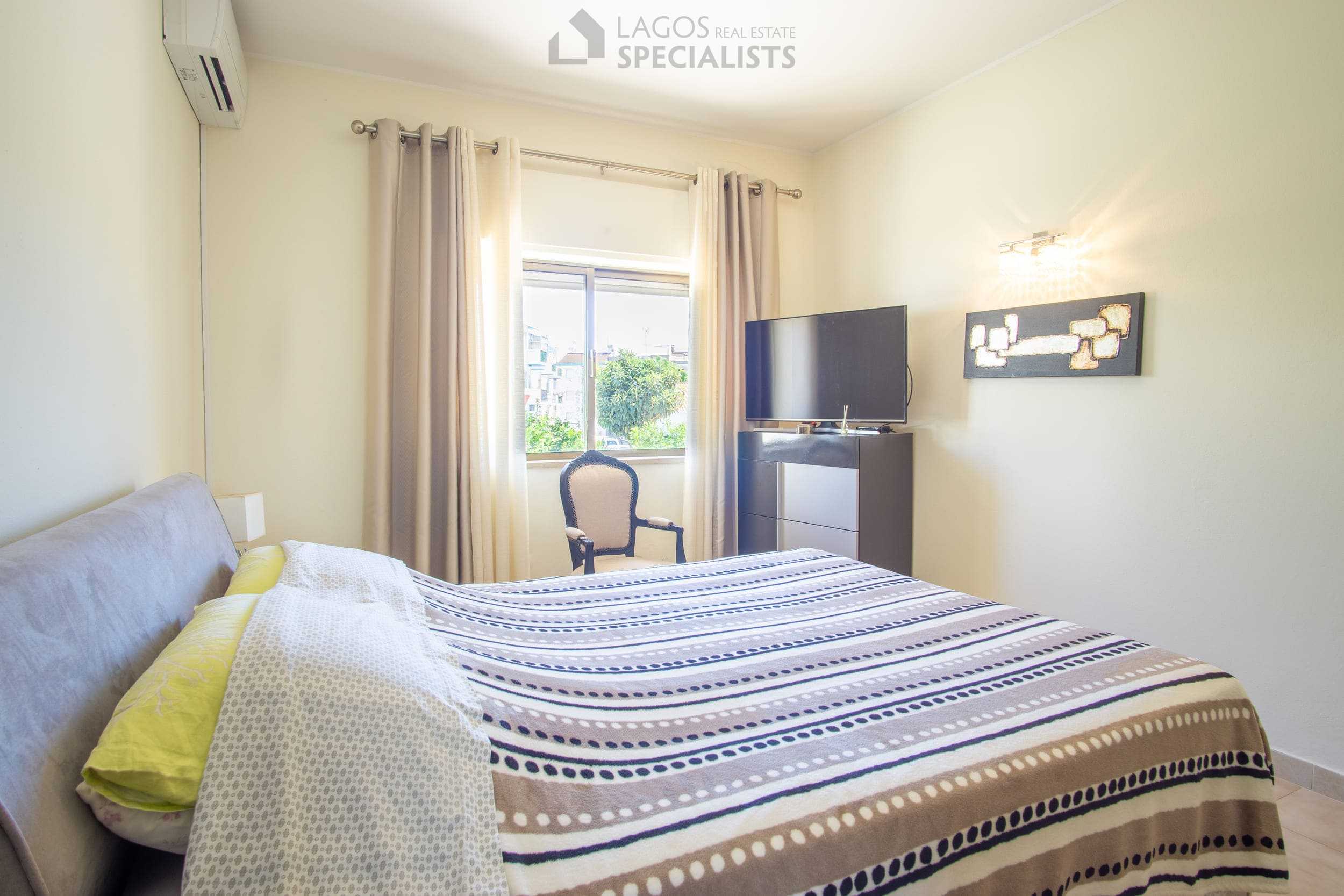 lagos-townhouse-for-sale-bedroom-double-bed-modern