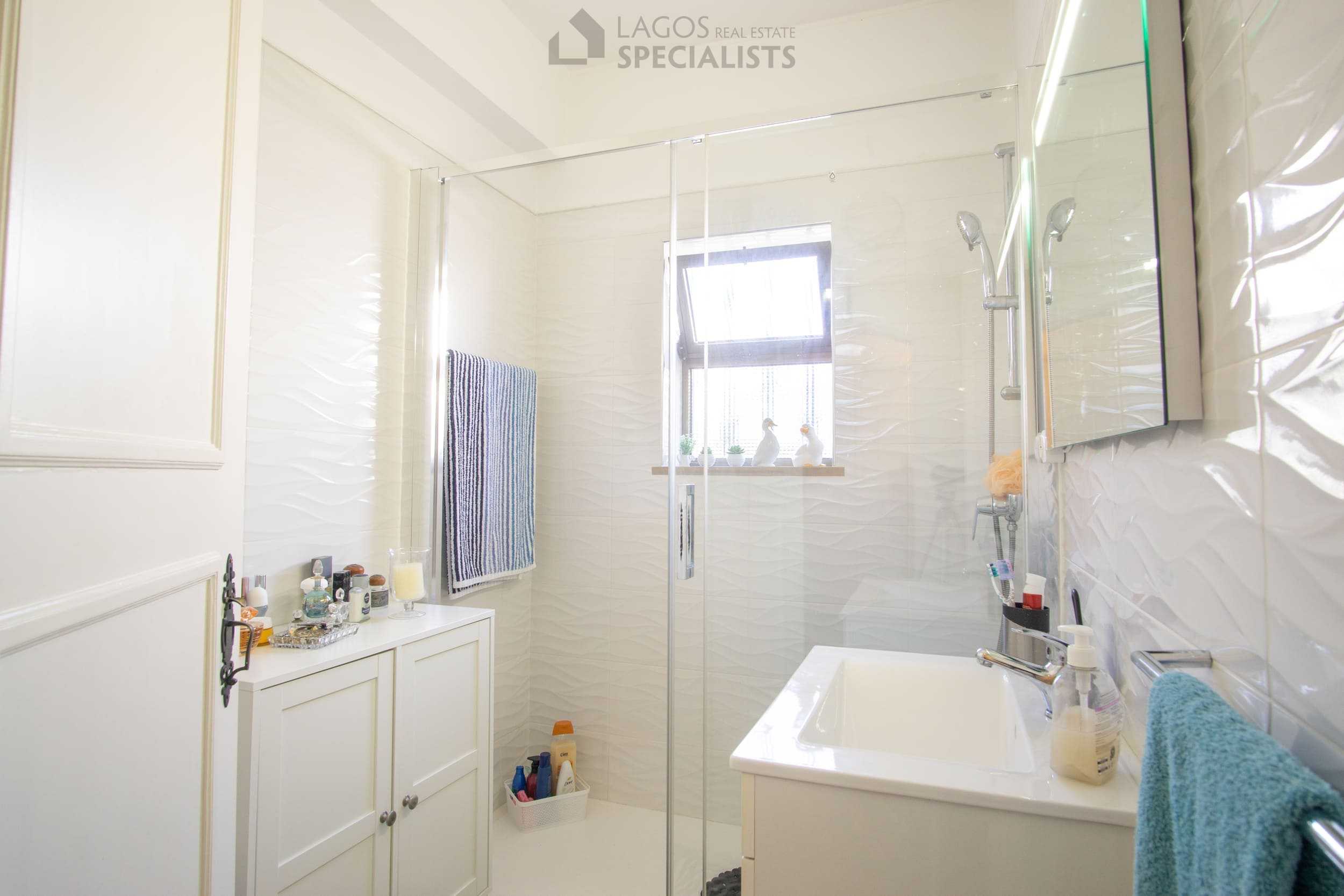 lagos-townhouse-for-sale-bathroom-modern