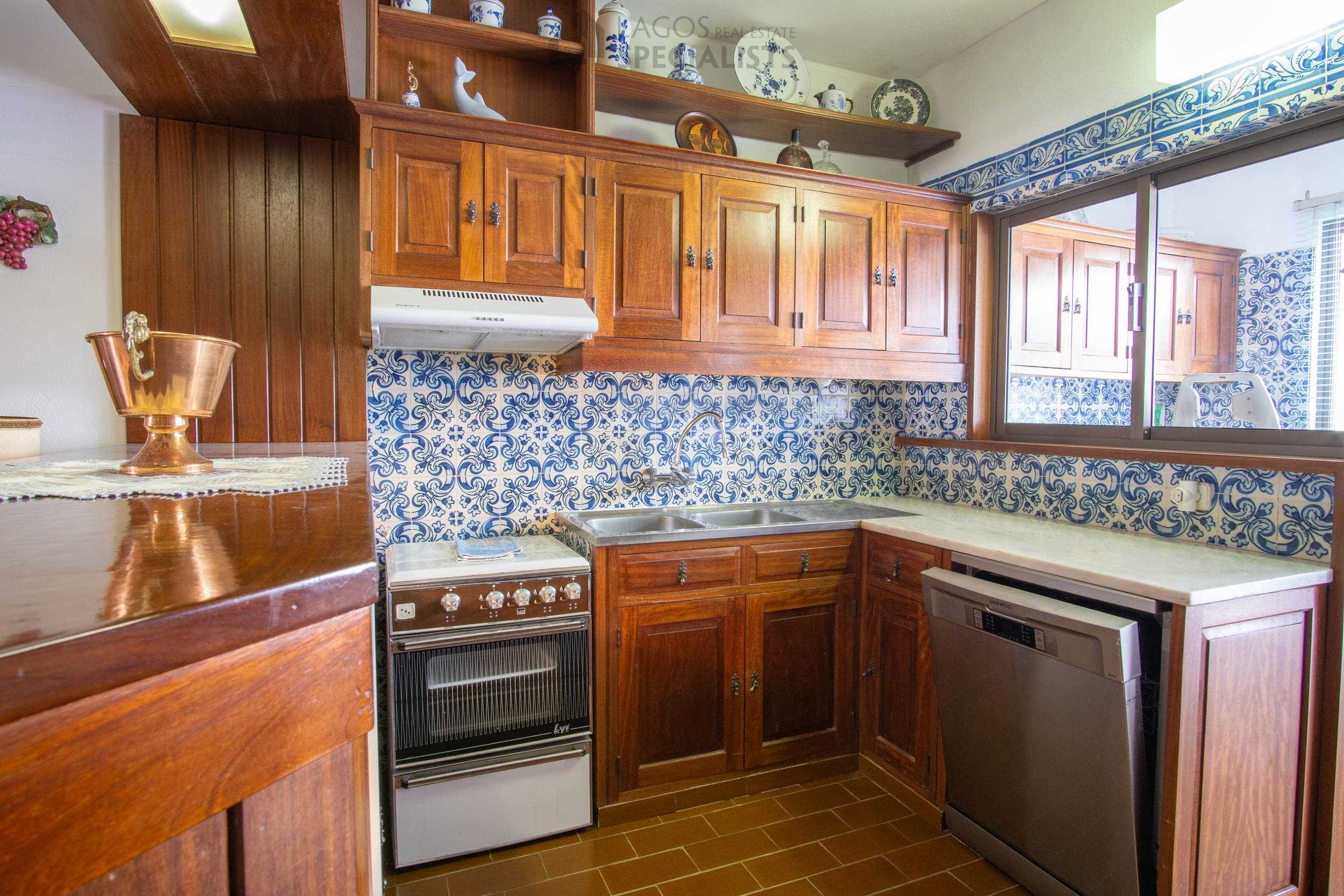lagos-townhouse-for-sale-kitchen