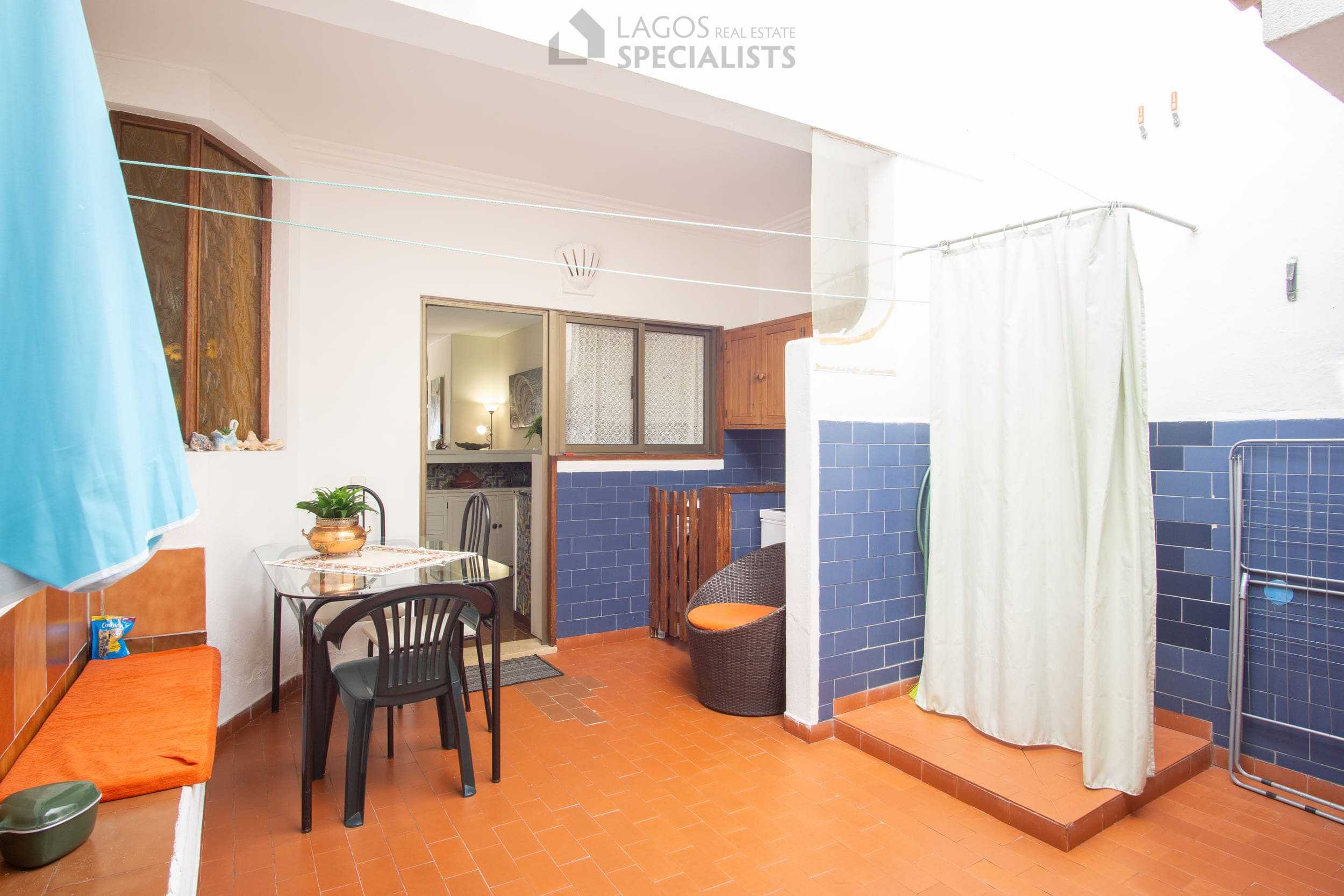 lagos-townhouse-for-sale-breakfast-area