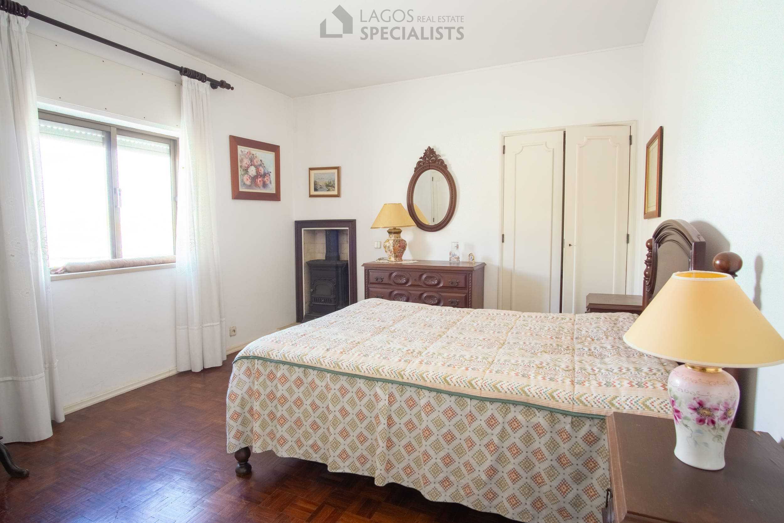 lagos-townhouse-for-sale-bedroom-double-bed