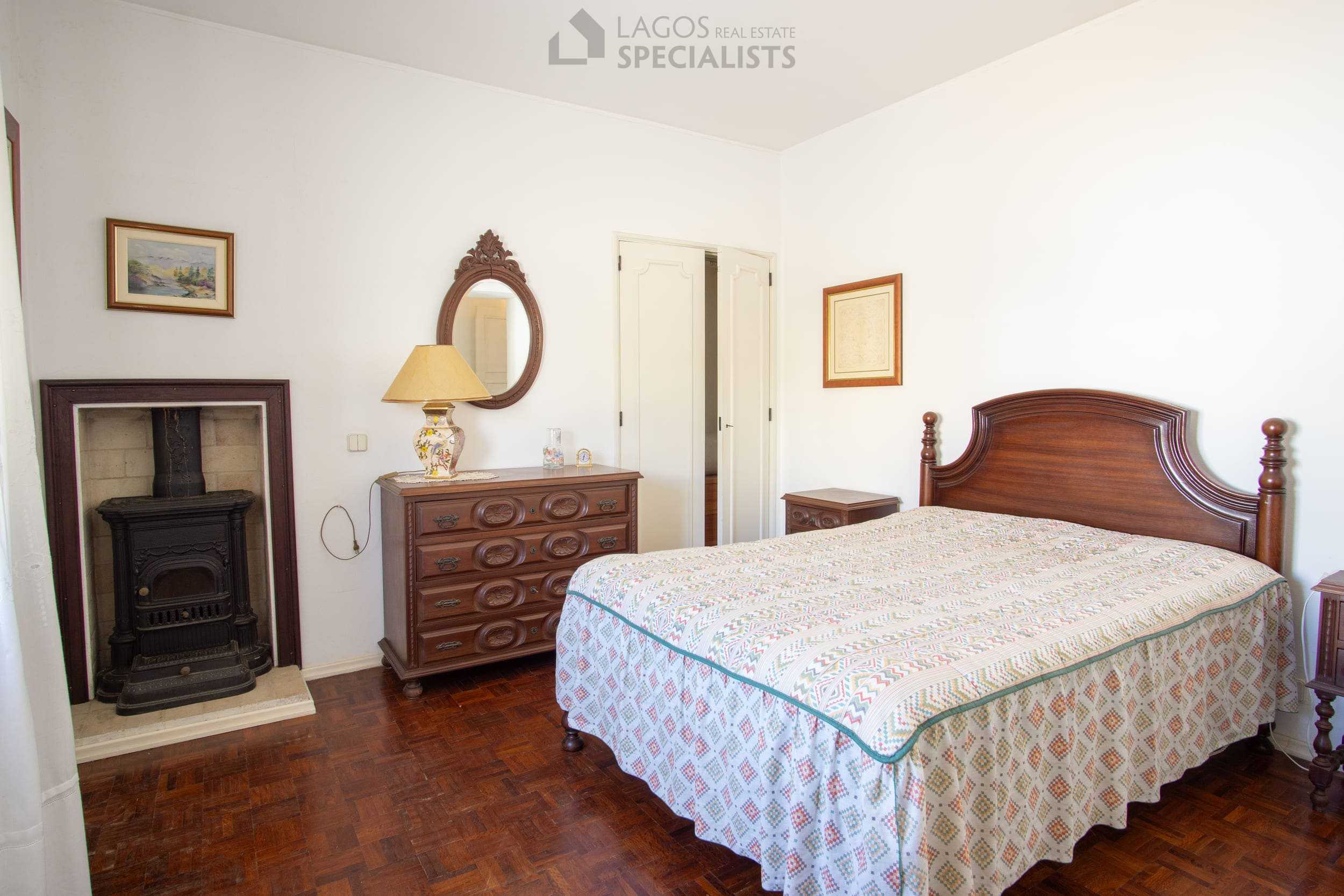 lagos-townhouse-for-sale-bedroom-double-bed