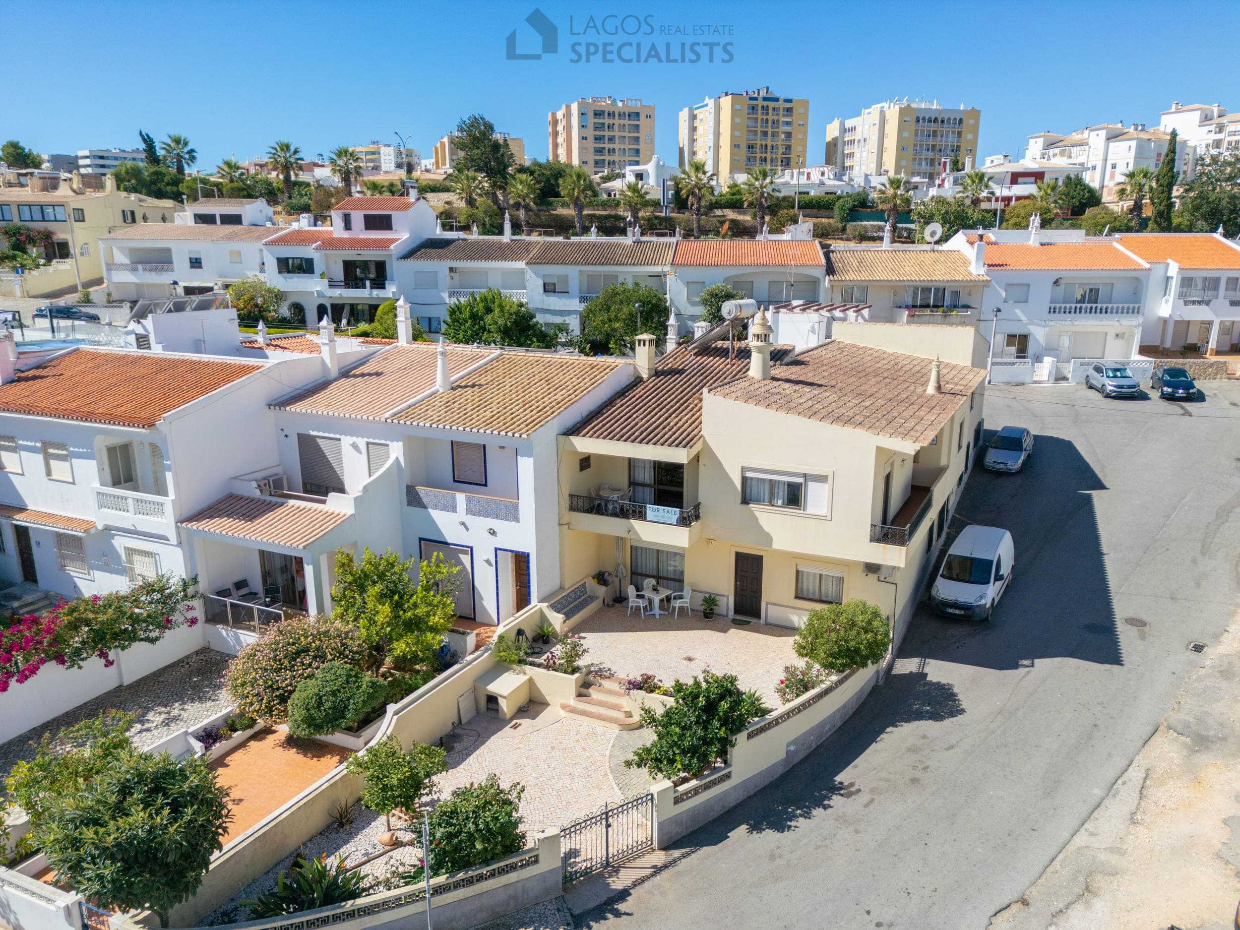 lagos-townhouse-for-sale-exterior-side-street-view