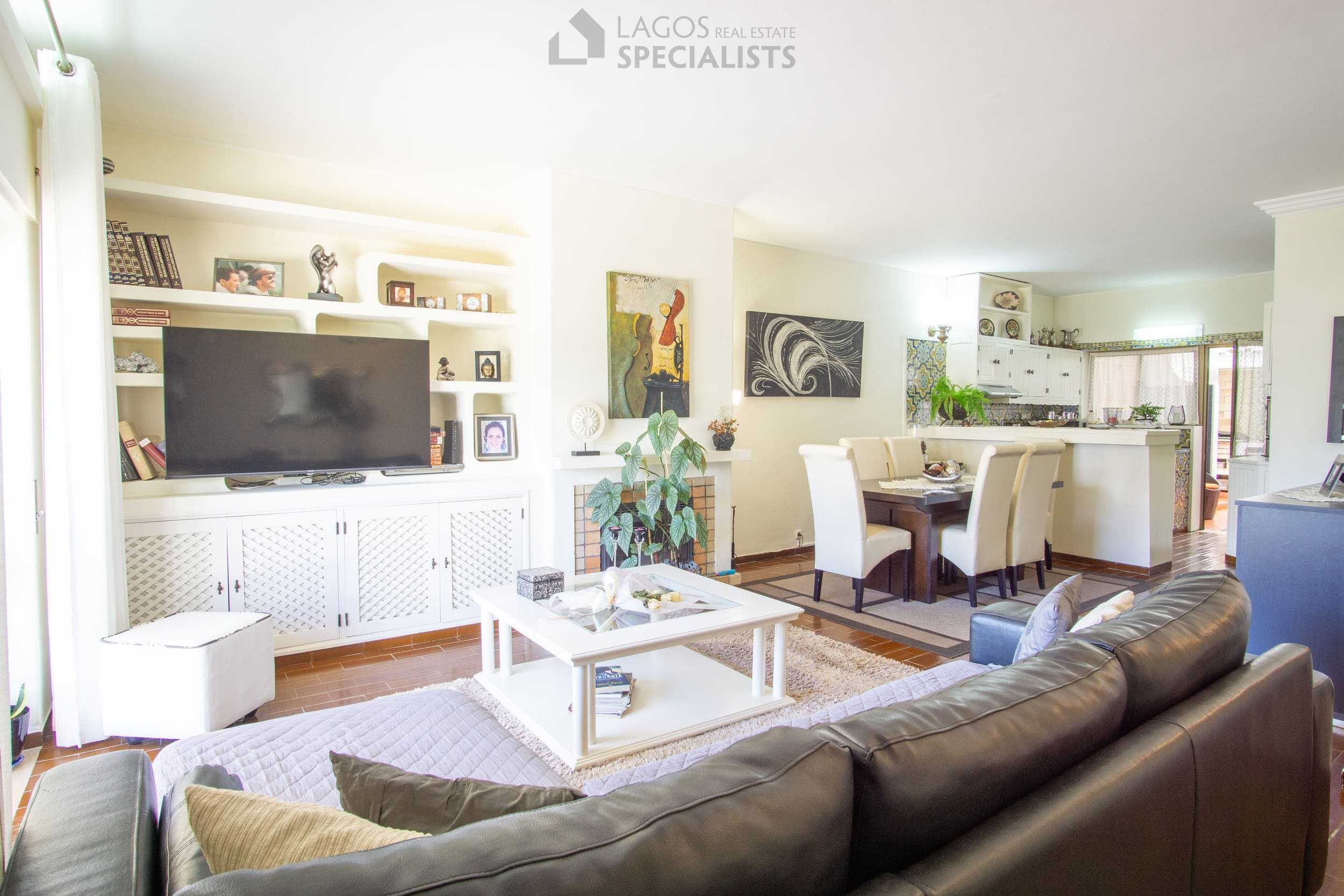 lagos-townhouse-for-sale-living-room-2