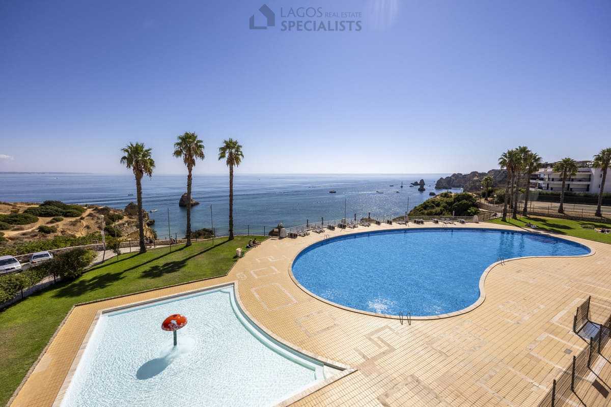 Sea-view swimming pool with palm trees and children’s splash pool at Iberlagos above Dona Ana Beach, Lagos