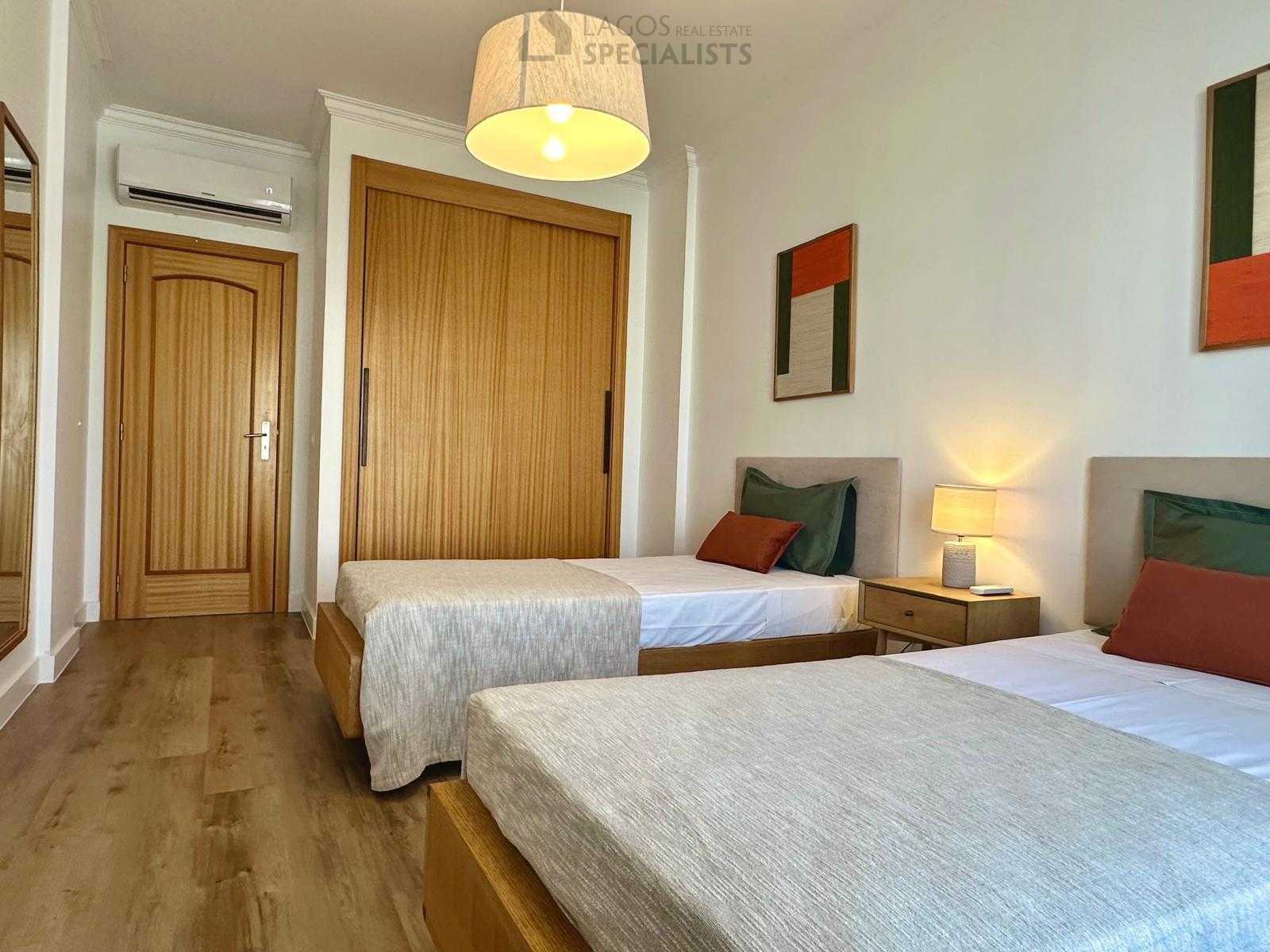 Twin bedroom with air conditioning and built-in wardrobes