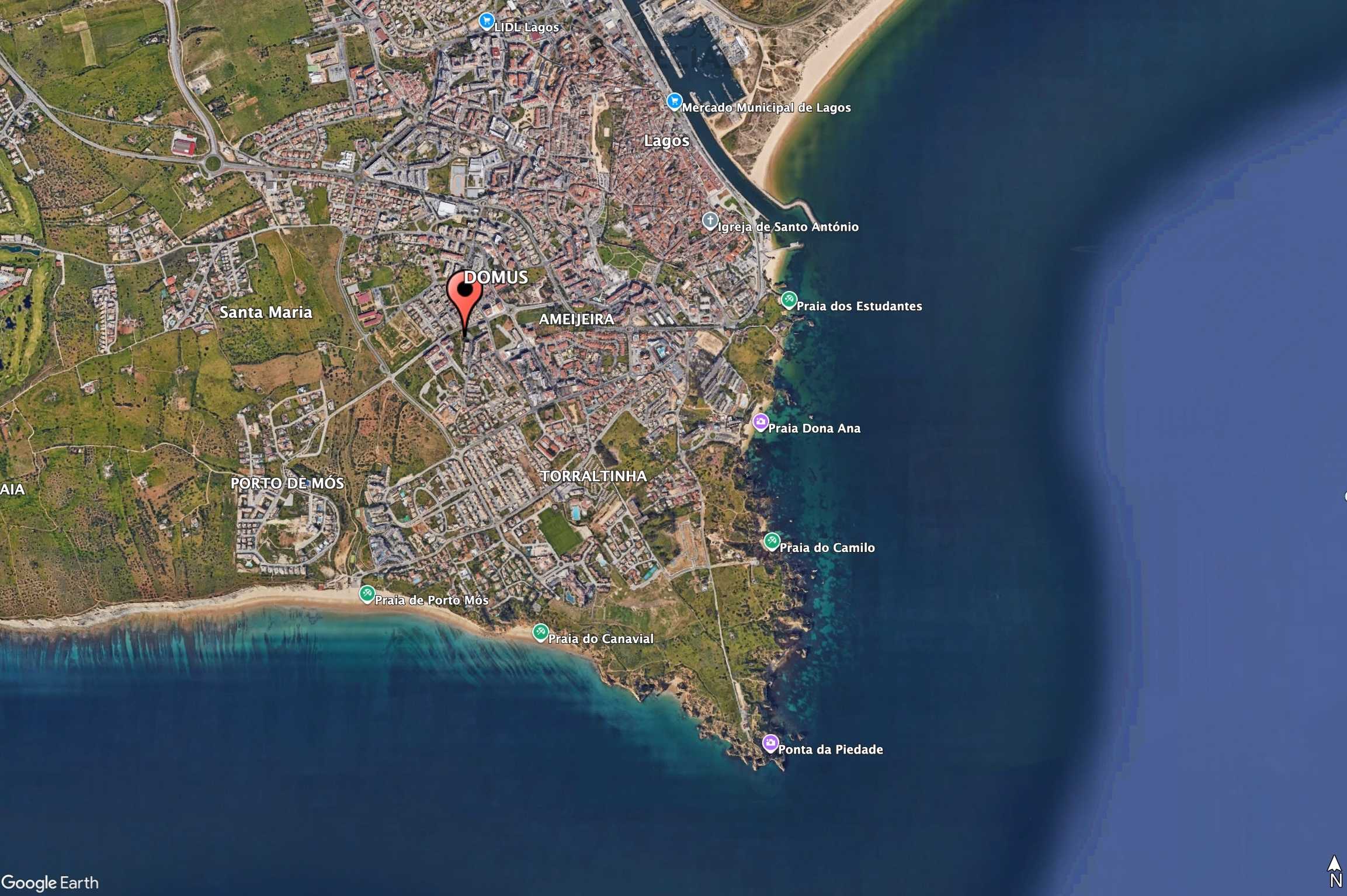 Map showing the Domus new-build apartment complex in Lagos, located between Porto de Mós Beach and Praia Dona Ana, close to the Old Town and Ponta da Piedade.