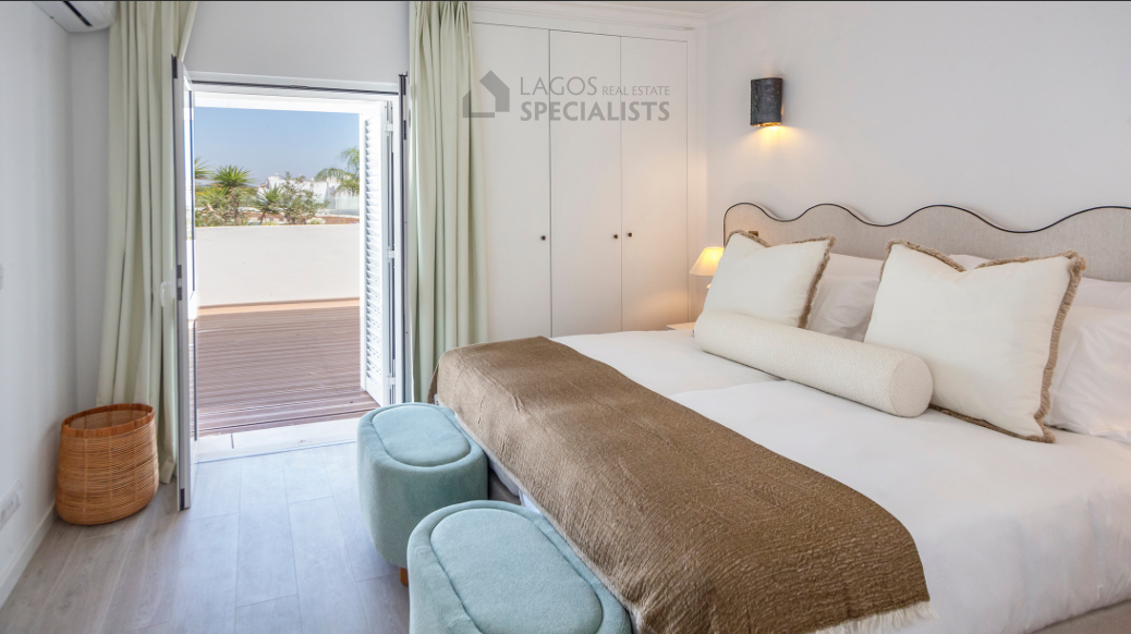 Masana Resort – Olhos de Agua – Master bedroom with terrace access