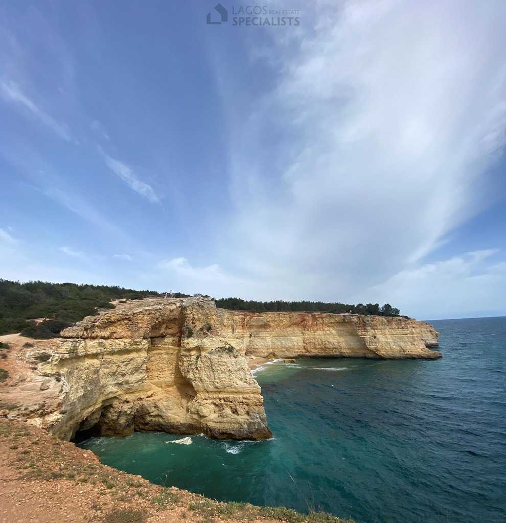 Dramatic Algarve cliffs above turquoise waters near Olhos d’Água coast