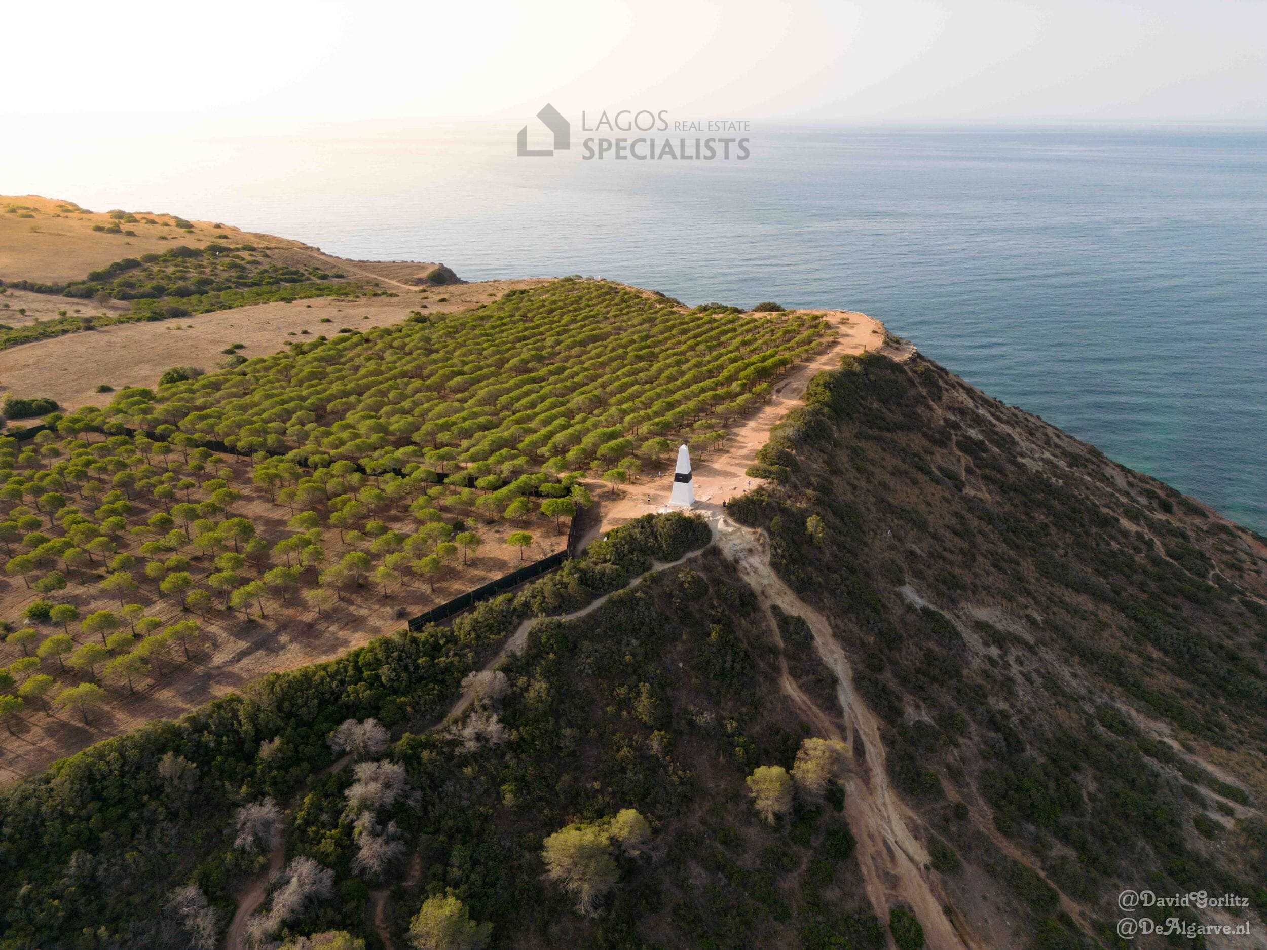 Praia da Luz - Cliff view with ocean background