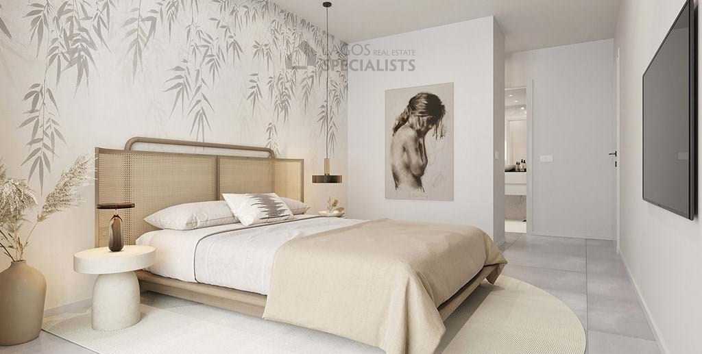 Master bedroom with en-suite bathroom