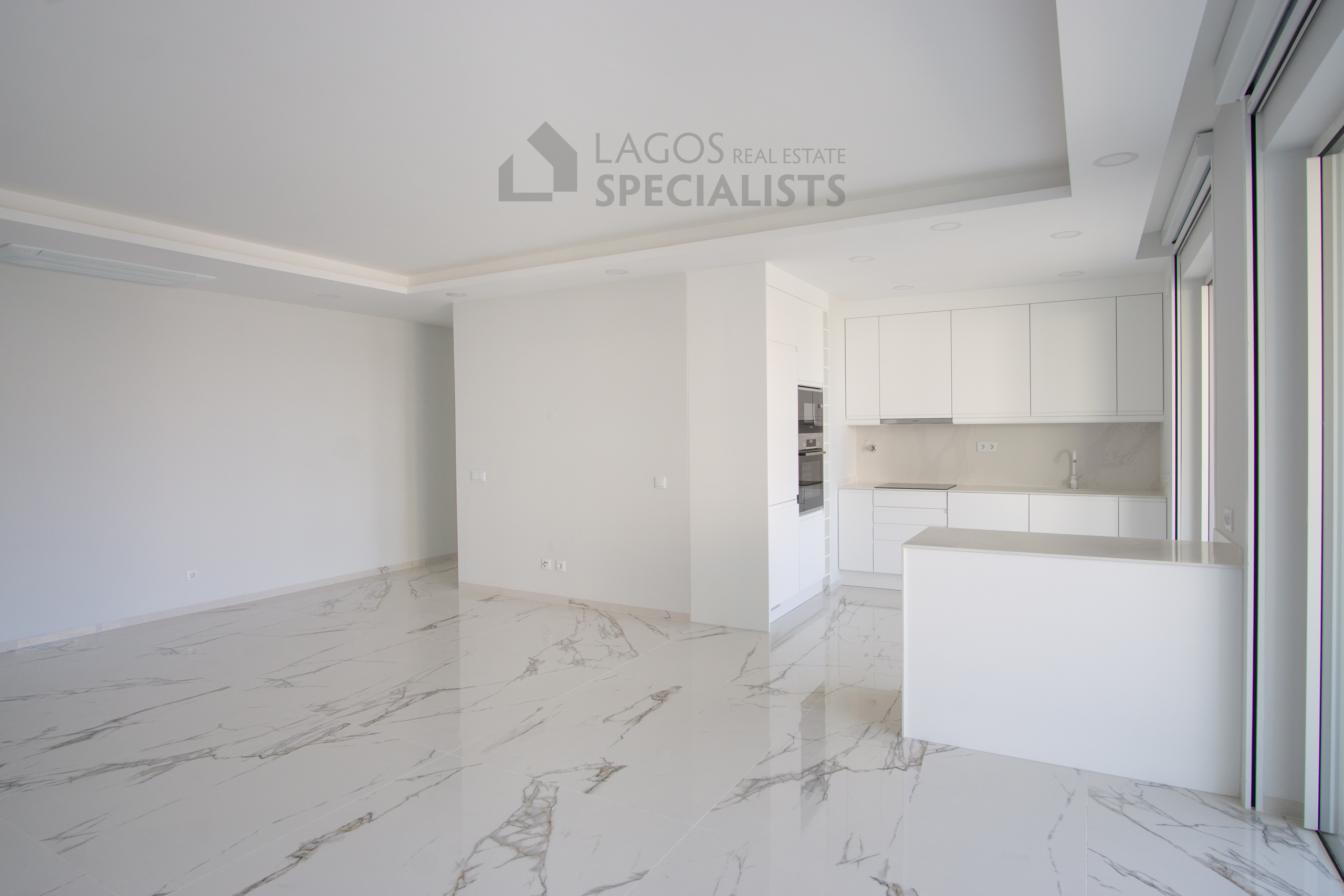 Lago-Real-Estate-Specialists-Lagos-Portugal-2-bedroom-apartment-LB2552-10