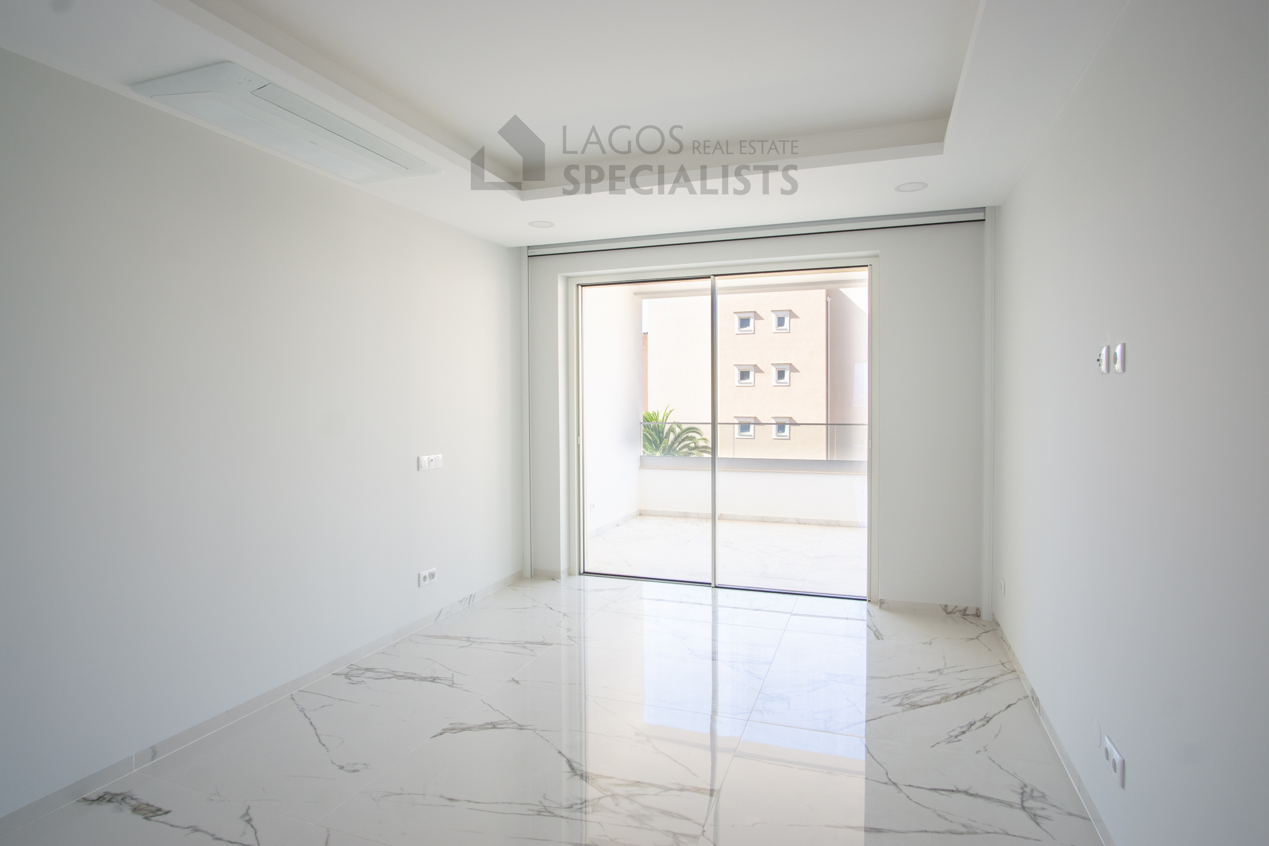 Lago-Real-Estate-Specialists-Lagos-Portugal-2-bedroom-apartment-LB2552-13