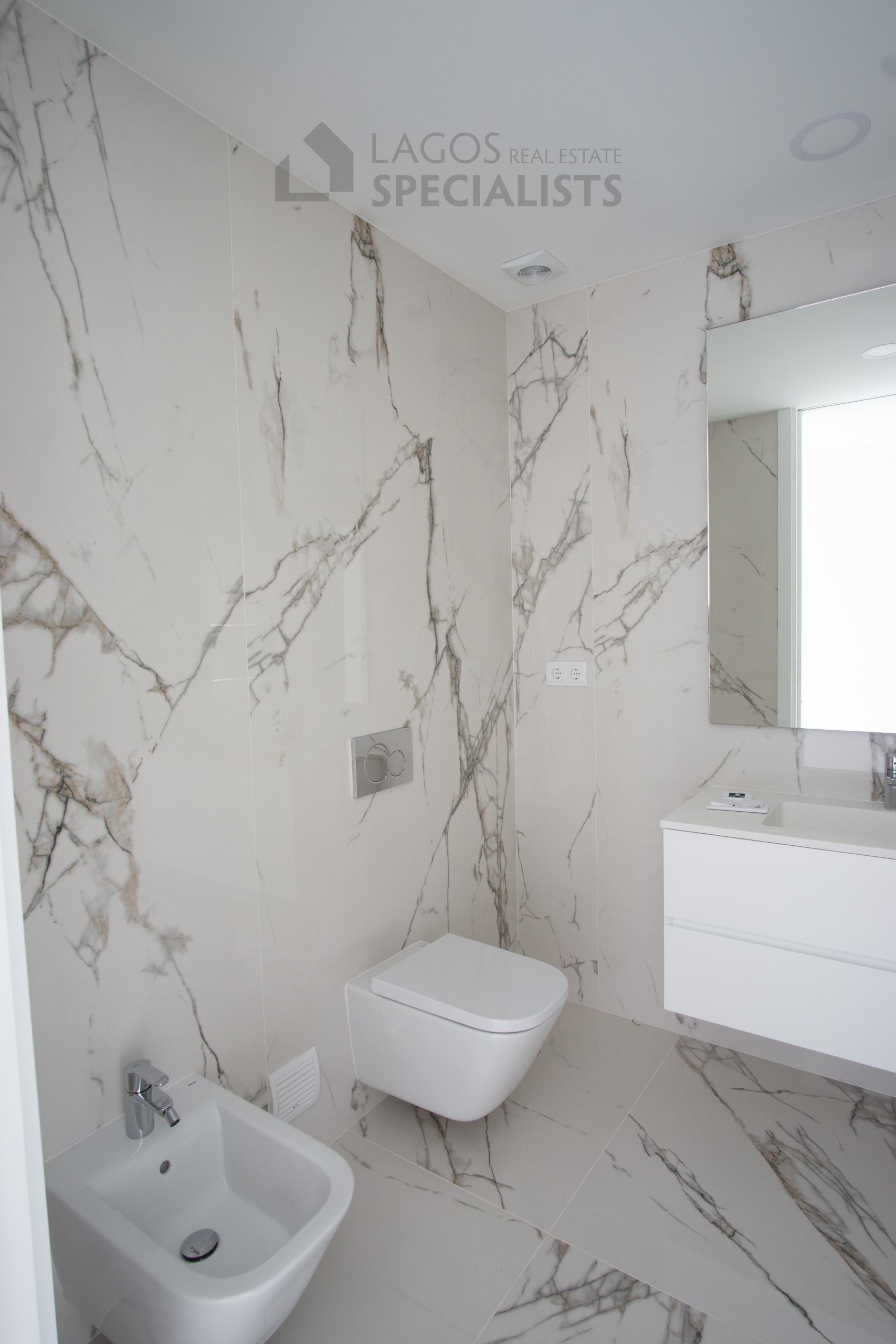 Lago-Real-Estate-Specialists-Lagos-Portugal-2-bedroom-apartment-LB2552-17