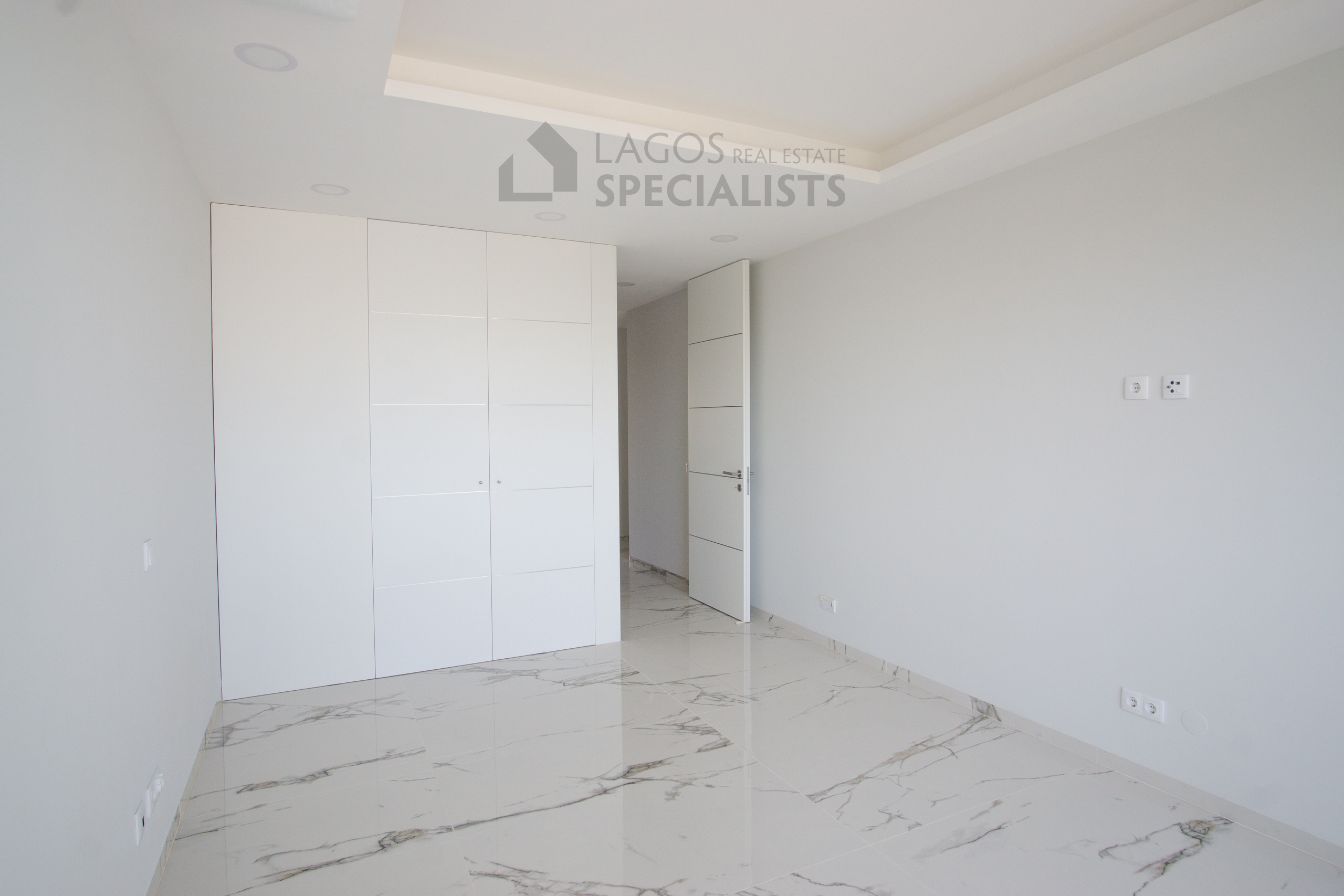 Lago-Real-Estate-Specialists-Lagos-Portugal-2-bedroom-apartment-LB2552-18