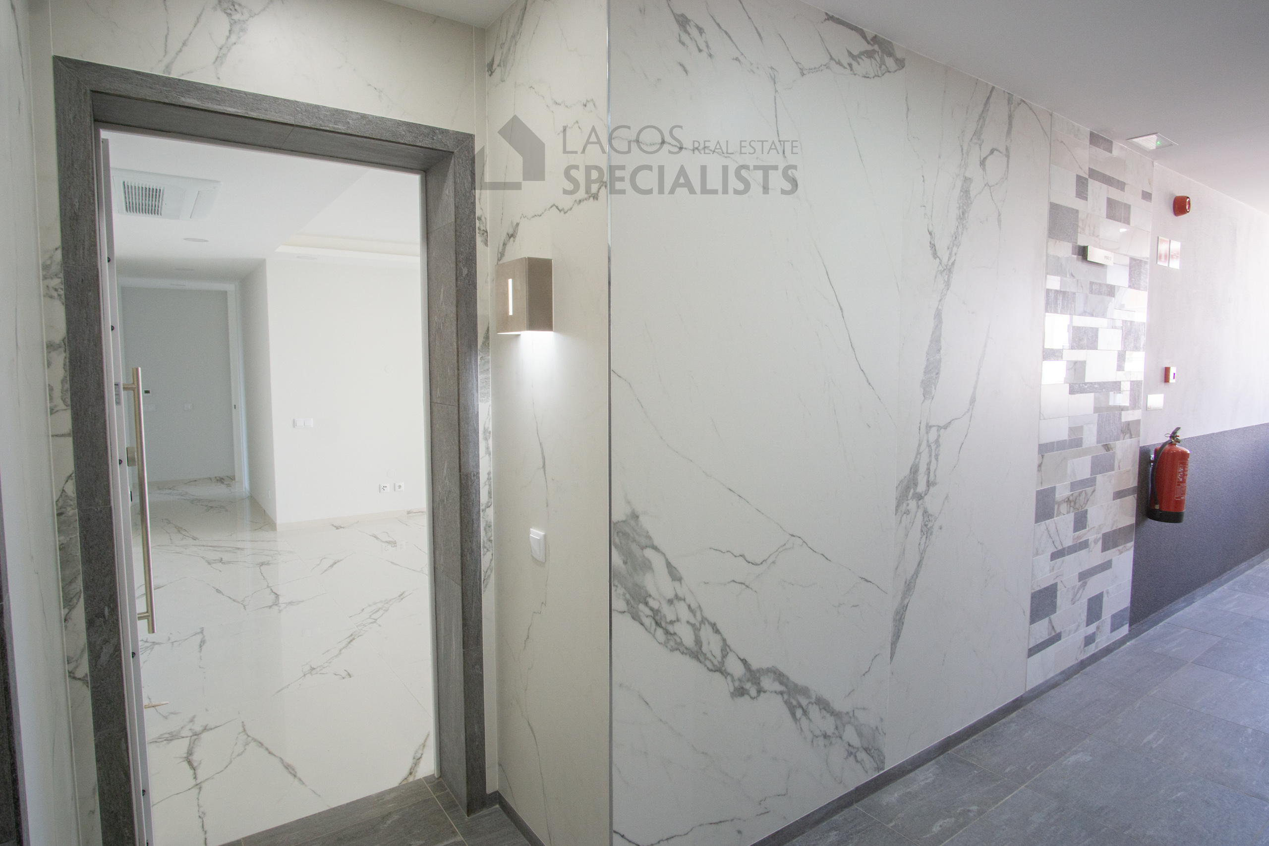 Lago-Real-Estate-Specialists-Lagos-Portugal-2-bedroom-apartment-LB2552-23