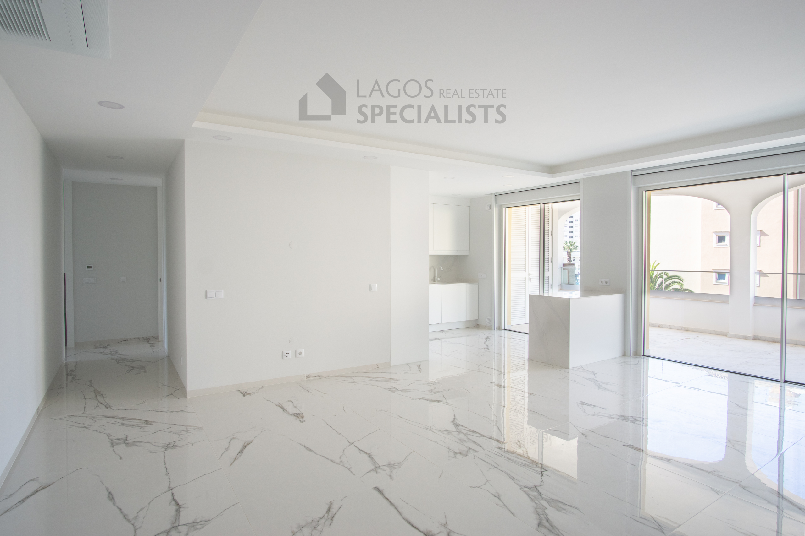 Lago-Real-Estate-Specialists-Lagos-Portugal-2-bedroom-apartment-LB2552-8