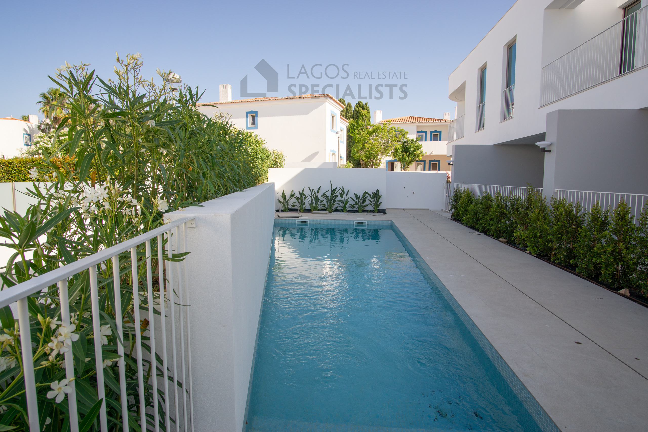 Lago-Real-Estate-Specialists-Lagos-Portugal-3-bedroom-townhouse-LB2533-11