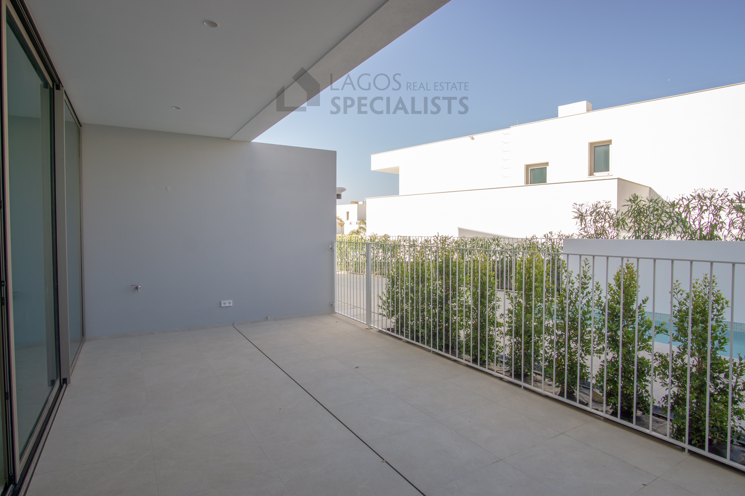 Lago-Real-Estate-Specialists-Lagos-Portugal-3-bedroom-townhouse-LB2533-13