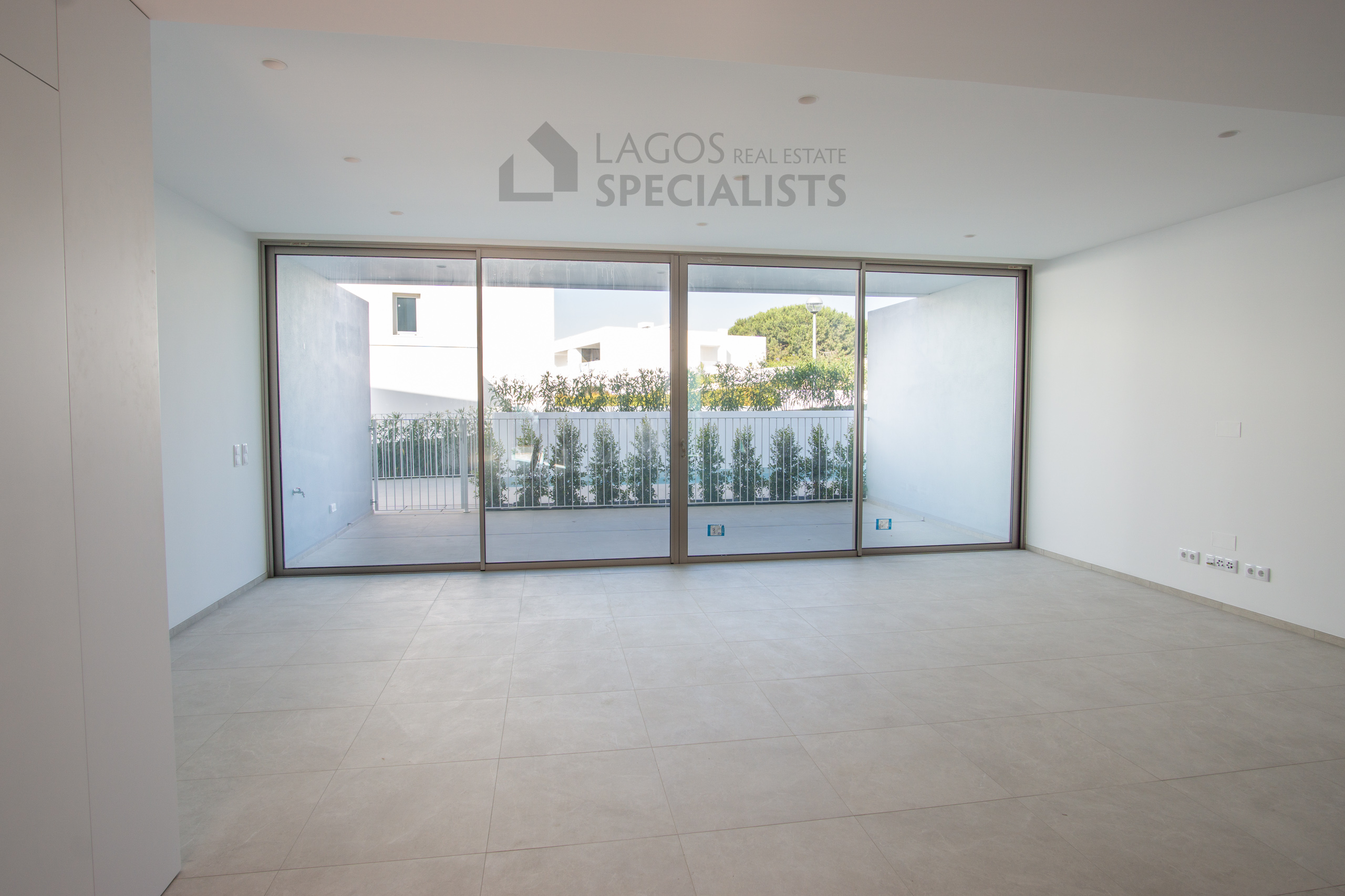 Lago-Real-Estate-Specialists-Lagos-Portugal-3-bedroom-townhouse-LB2533-17