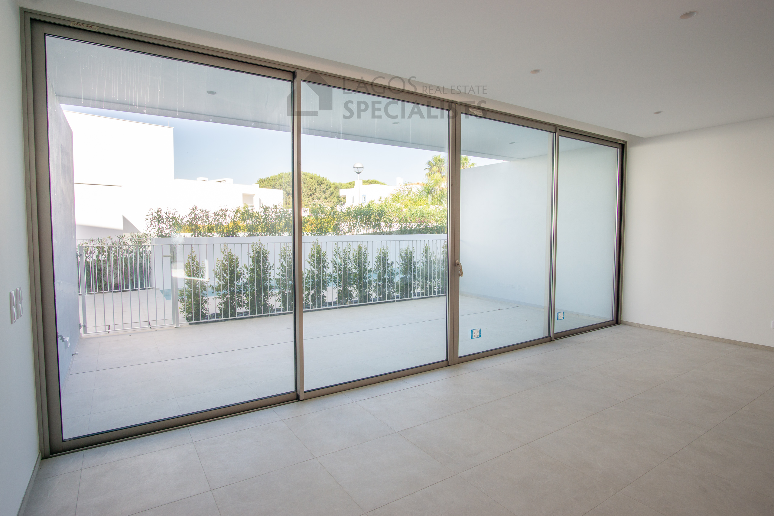 Lago-Real-Estate-Specialists-Lagos-Portugal-3-bedroom-townhouse-LB2533-18