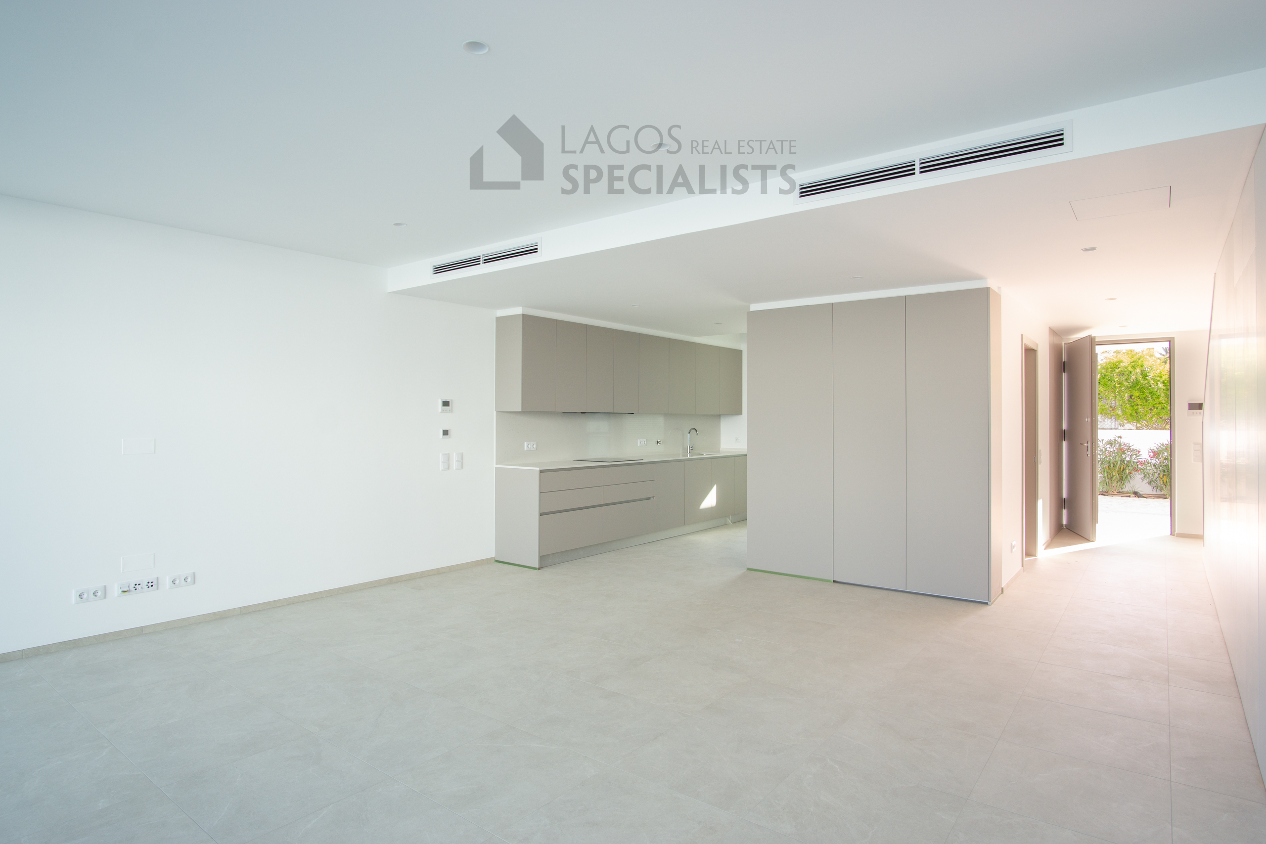 Lago-Real-Estate-Specialists-Lagos-Portugal-3-bedroom-townhouse-LB2533-19