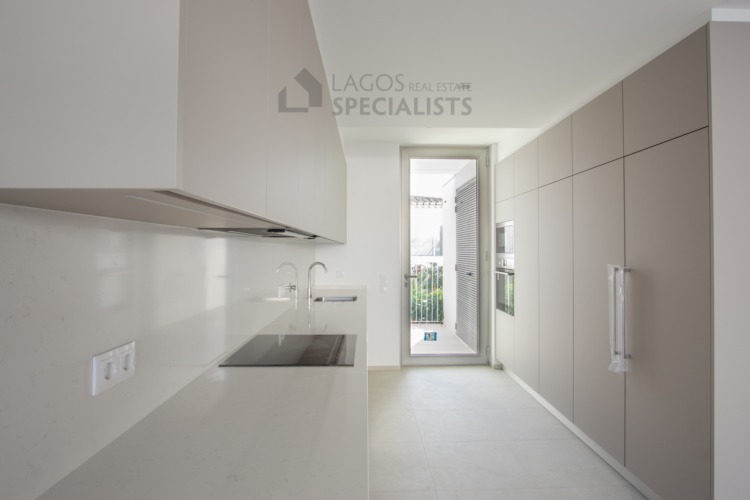Lago-Real-Estate-Specialists-Lagos-Portugal-3-bedroom-townhouse-LB2533-20