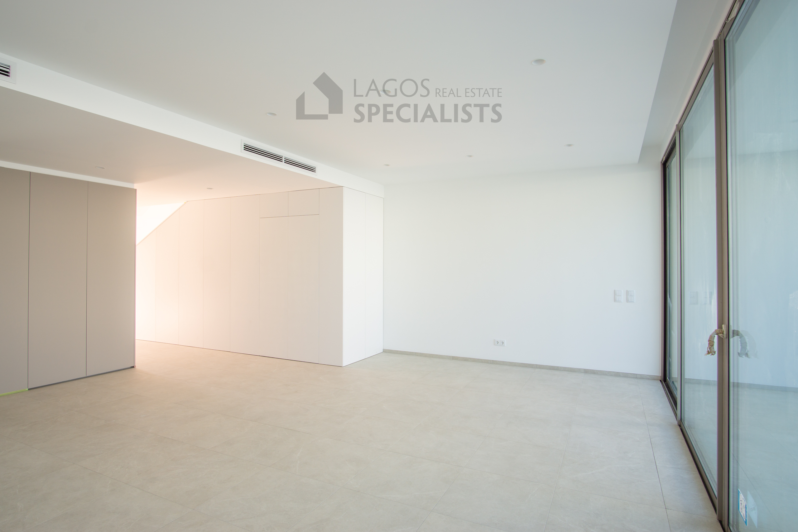 Lago-Real-Estate-Specialists-Lagos-Portugal-3-bedroom-townhouse-LB2533-22