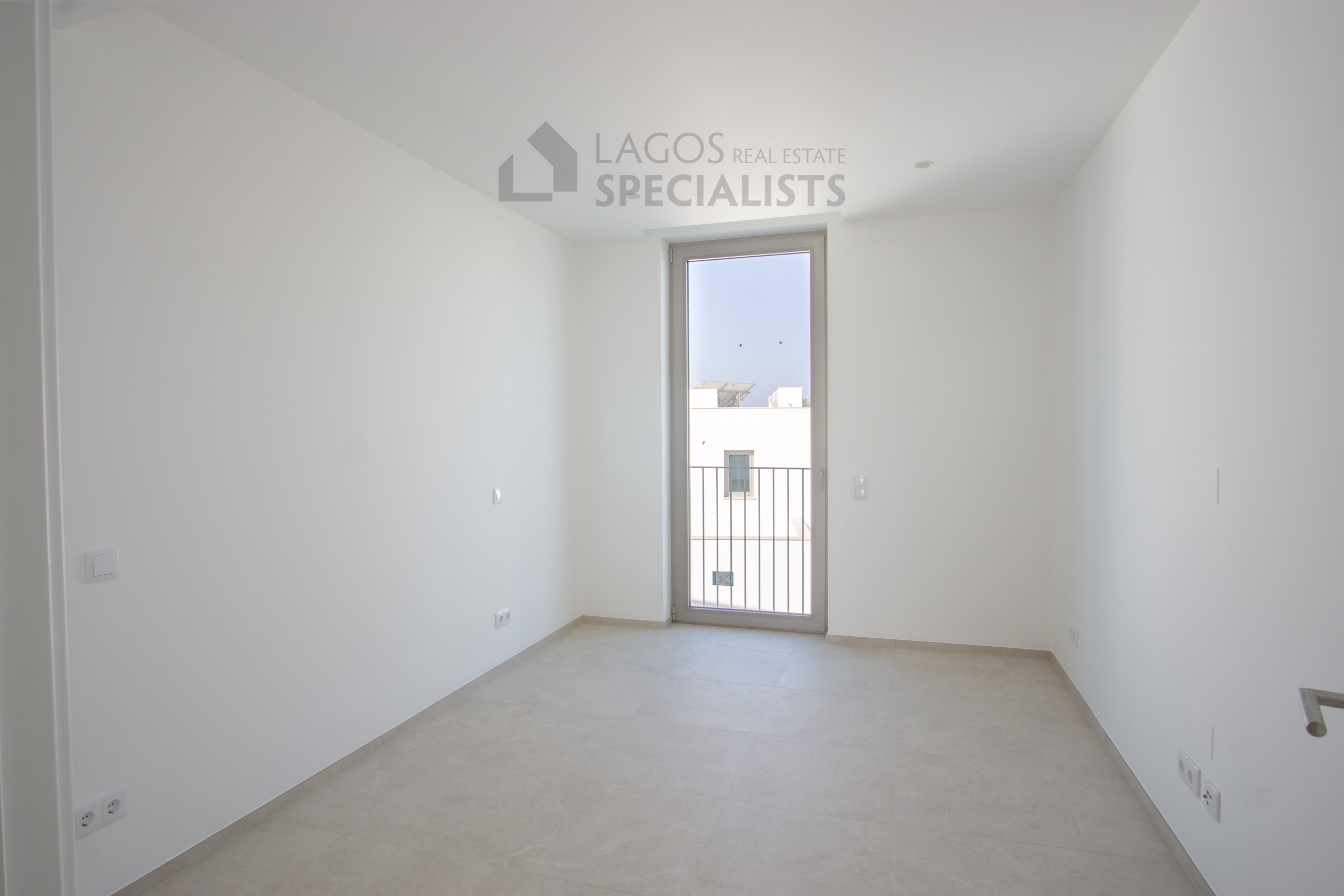 Lago-Real-Estate-Specialists-Lagos-Portugal-3-bedroom-townhouse-LB2533-25