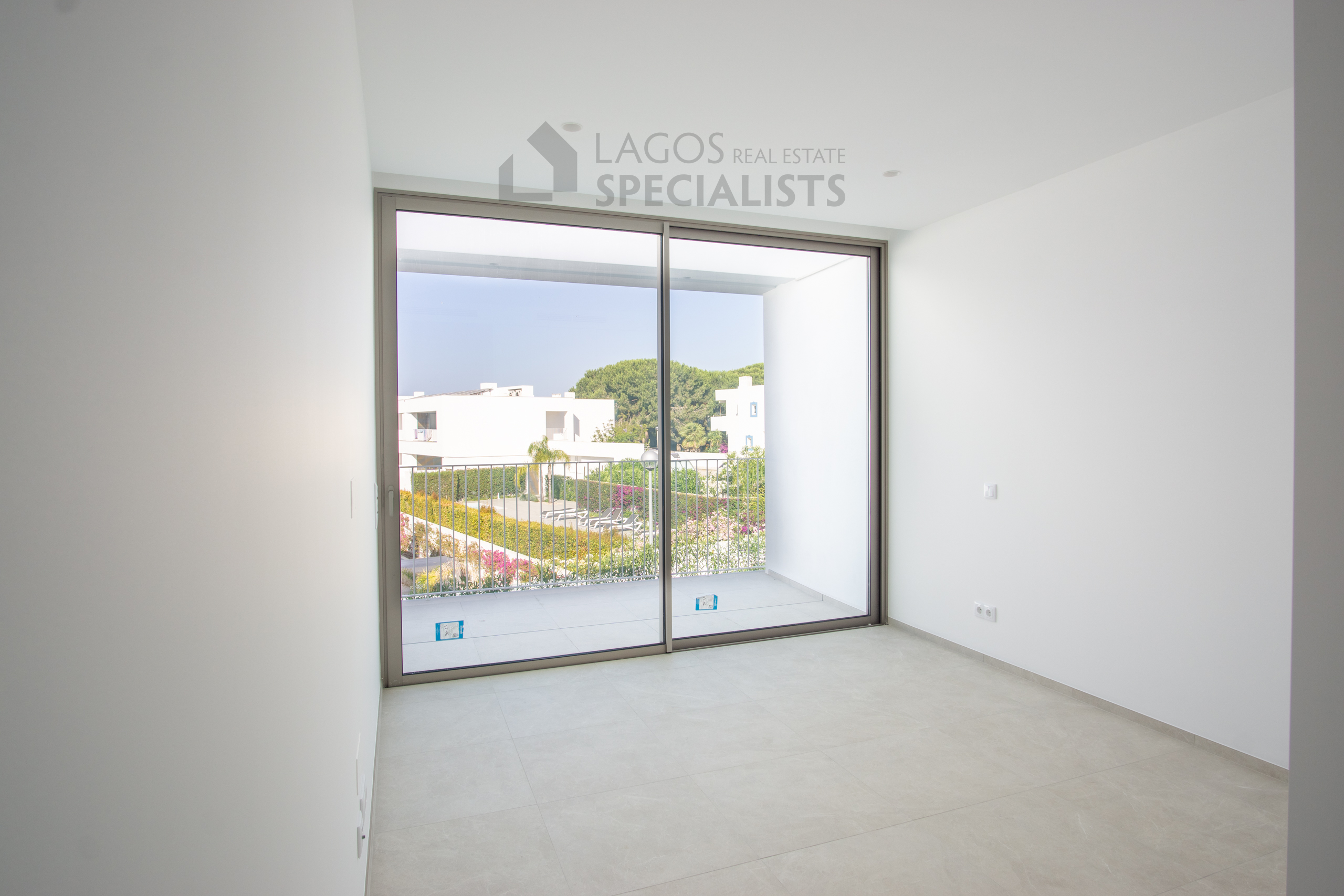 Lago-Real-Estate-Specialists-Lagos-Portugal-3-bedroom-townhouse-LB2533-28