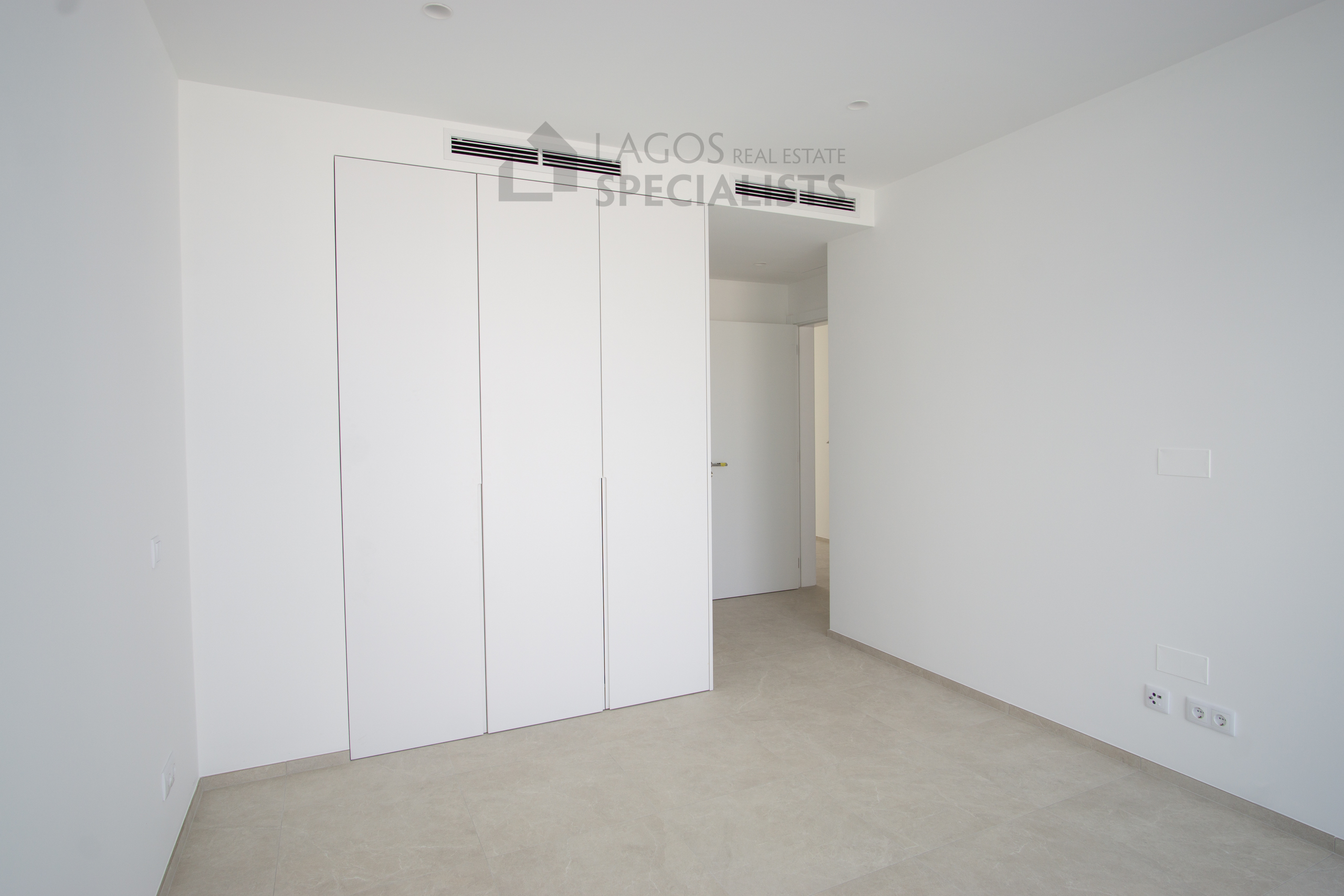 Lago-Real-Estate-Specialists-Lagos-Portugal-3-bedroom-townhouse-LB2533-29