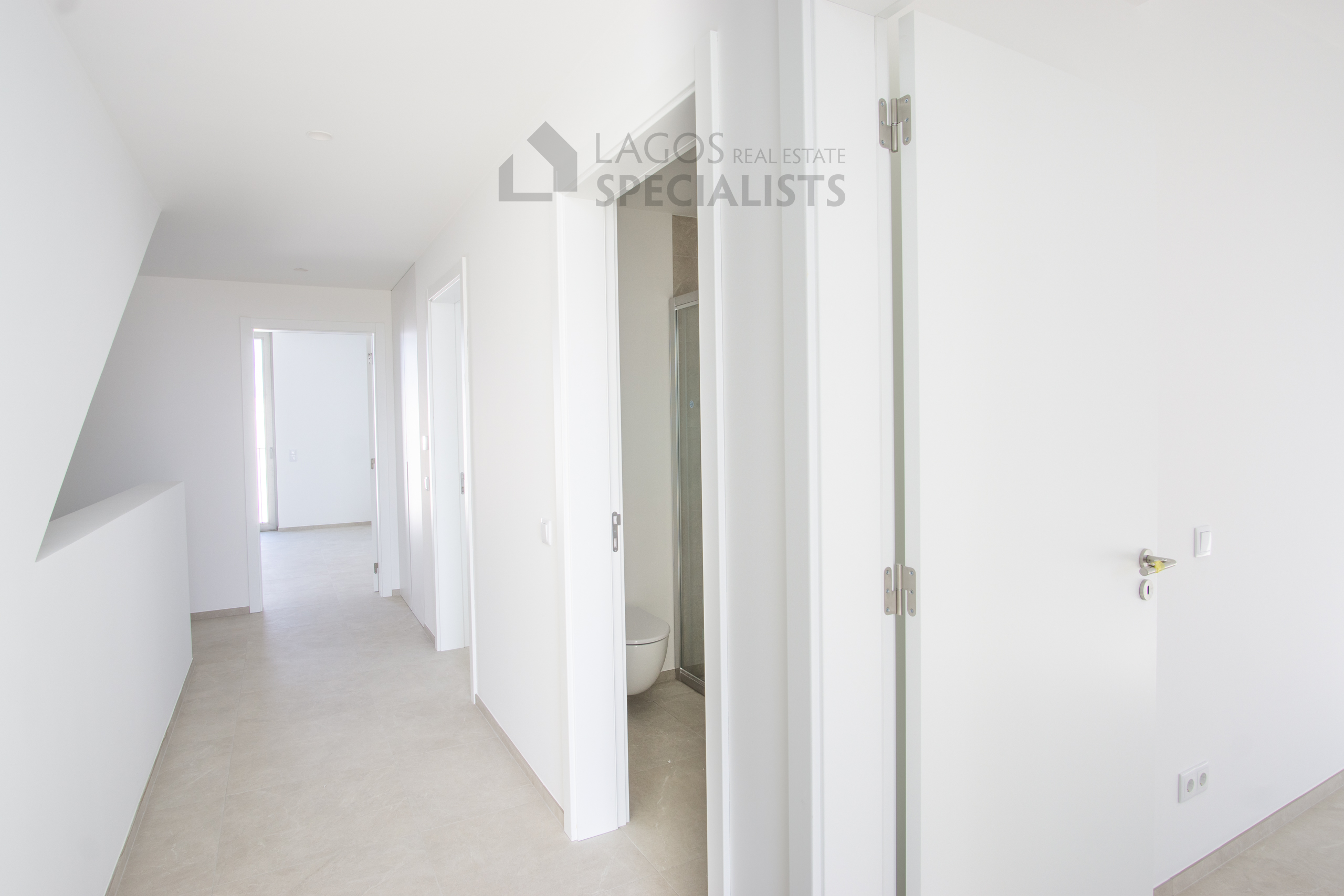 Lago-Real-Estate-Specialists-Lagos-Portugal-3-bedroom-townhouse-LB2533-35