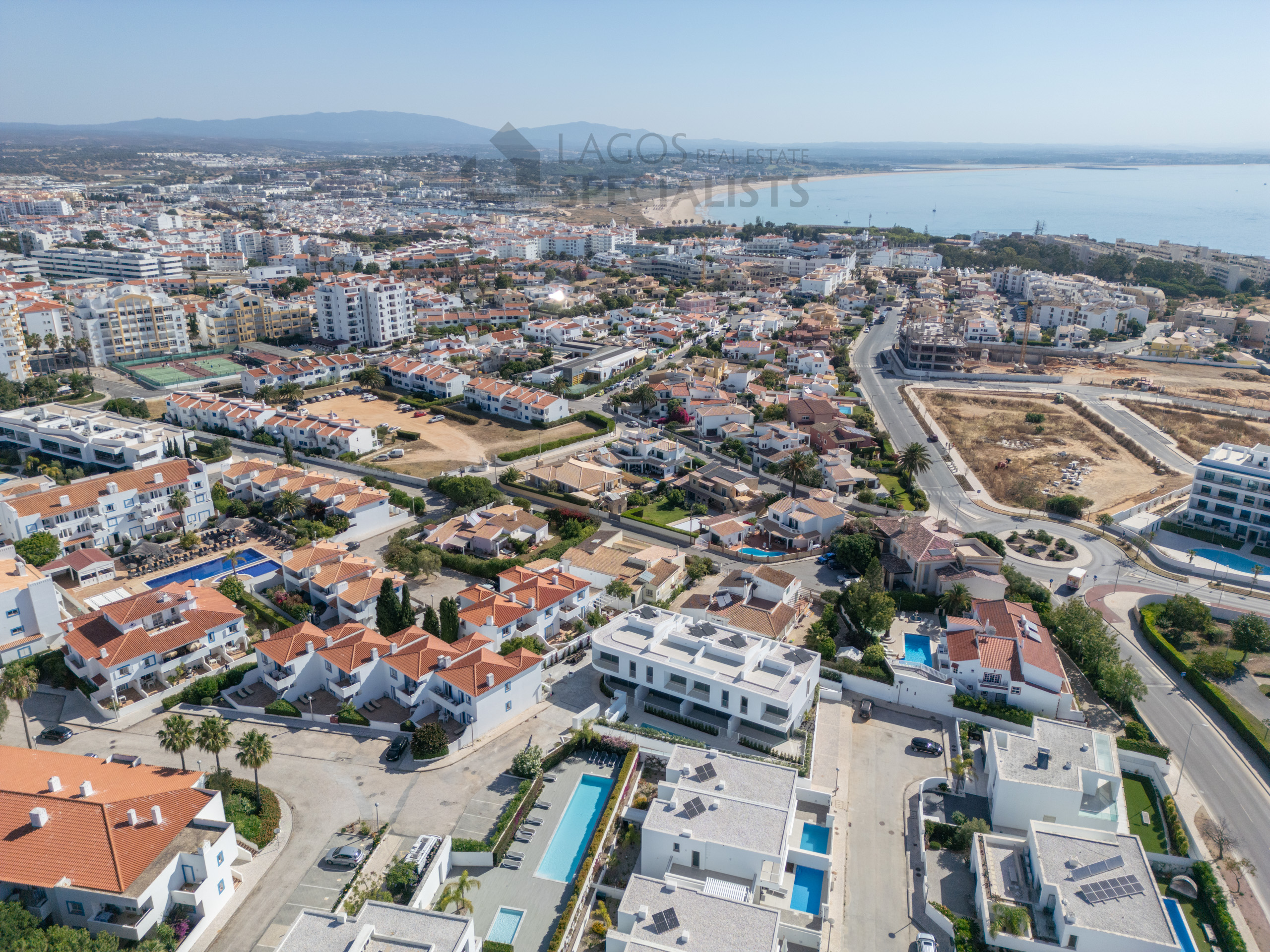 Lago-Real-Estate-Specialists-Lagos-Portugal-3-bedroom-townhouse-LB2533-4