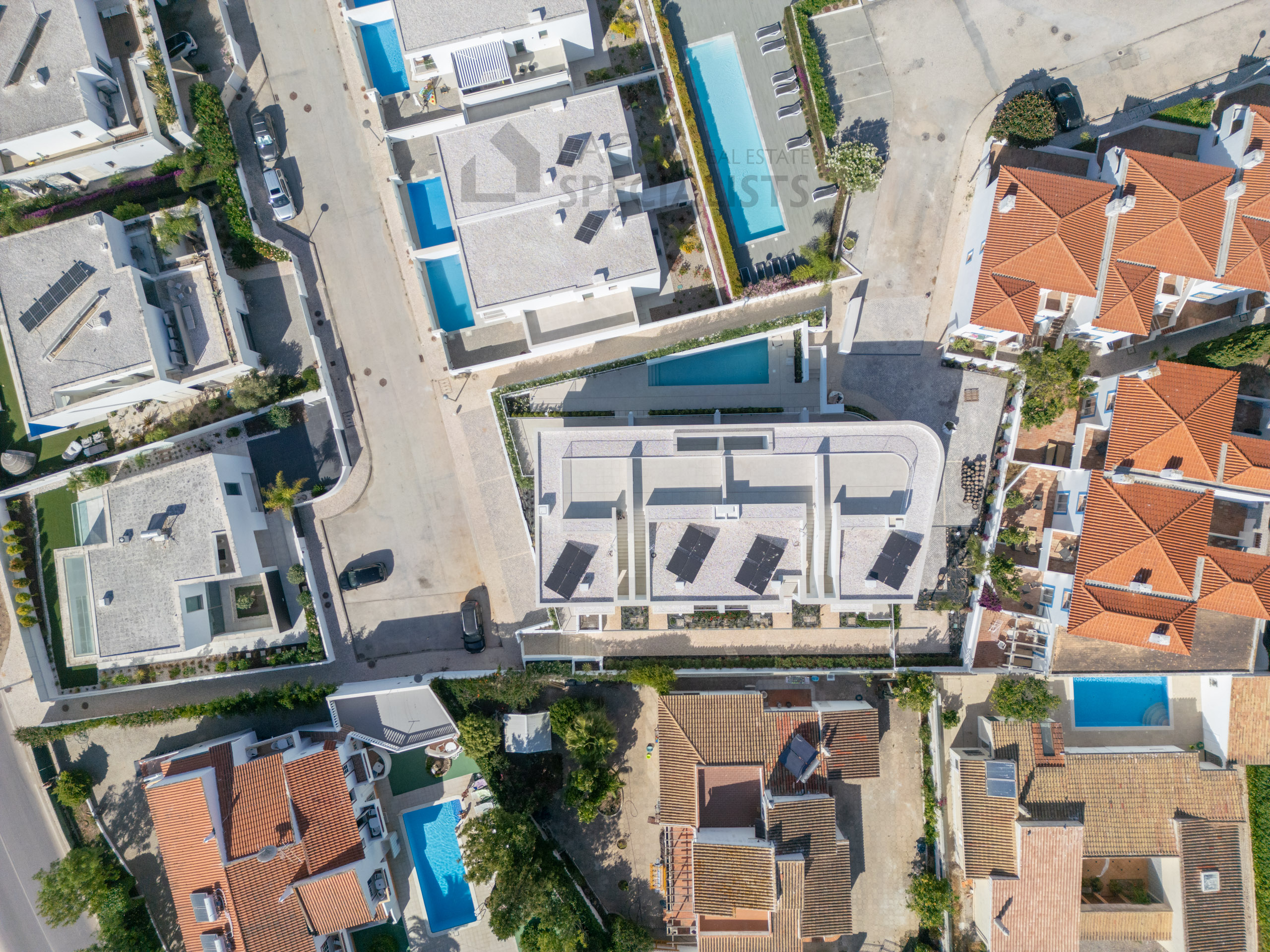 Lago-Real-Estate-Specialists-Lagos-Portugal-3-bedroom-townhouse-LB2533-8