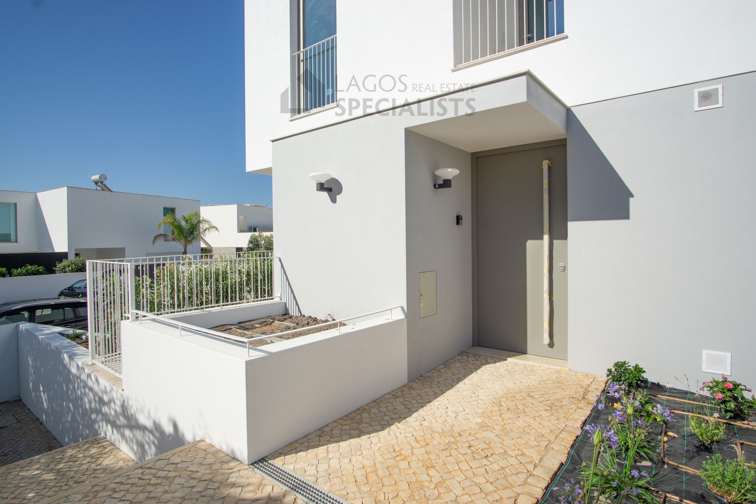 Lago-Real-Estate-Specialists-Lagos-Portugal-3-bedroom-townhouse-villaD-LB2533-1