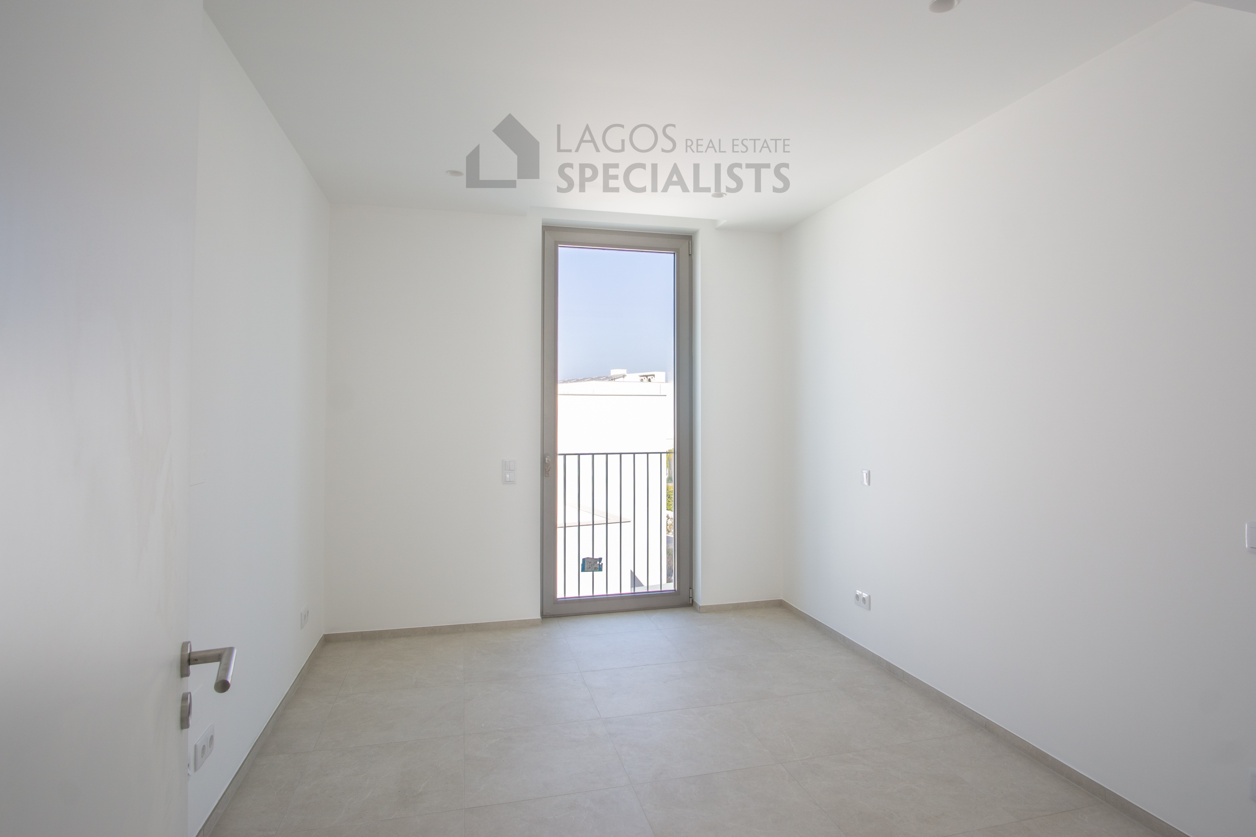 Lago-Real-Estate-Specialists-Lagos-Portugal-3-bedroom-townhouse-villaD-LB2533-12