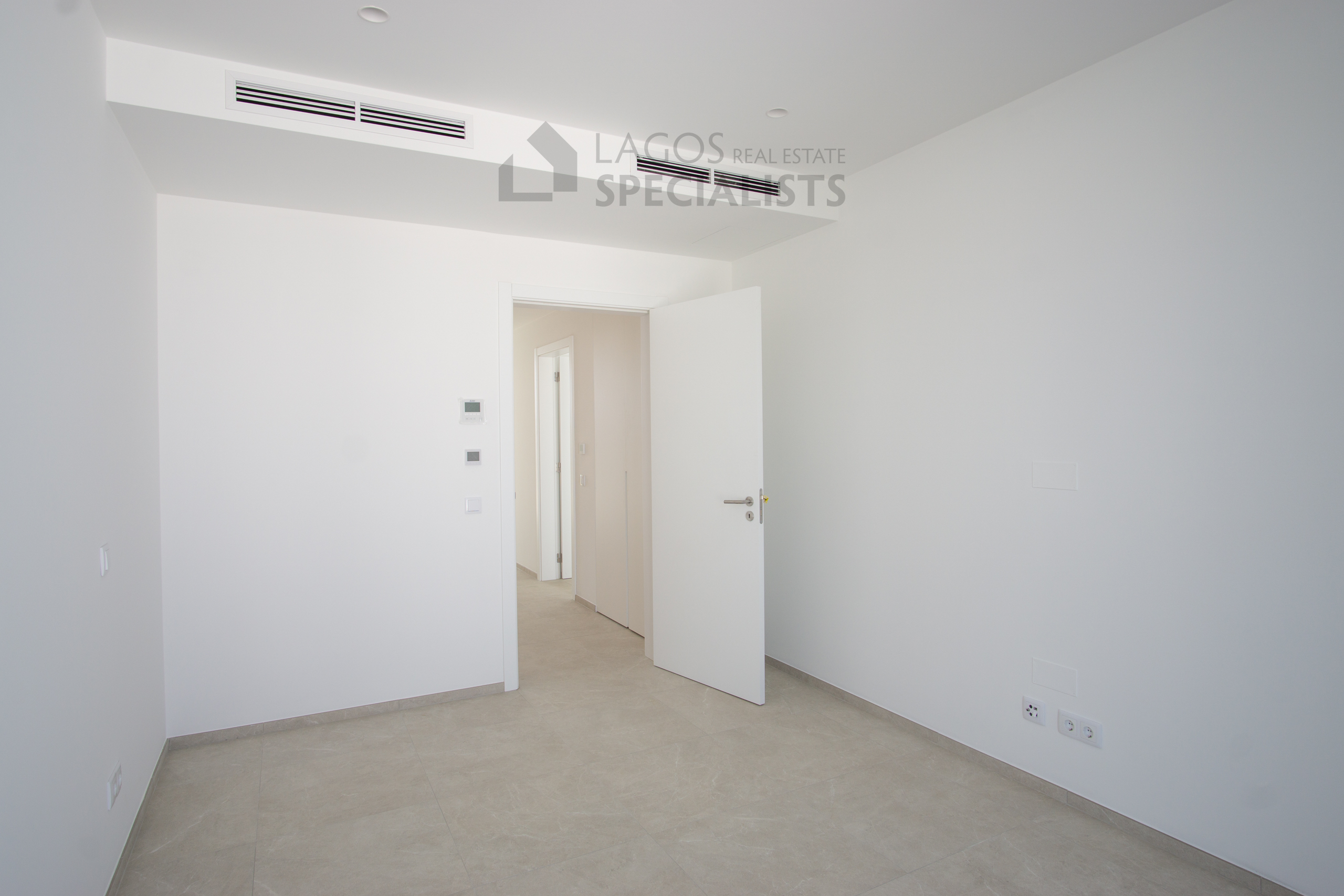 Lago-Real-Estate-Specialists-Lagos-Portugal-3-bedroom-townhouse-villaD-LB2533-13