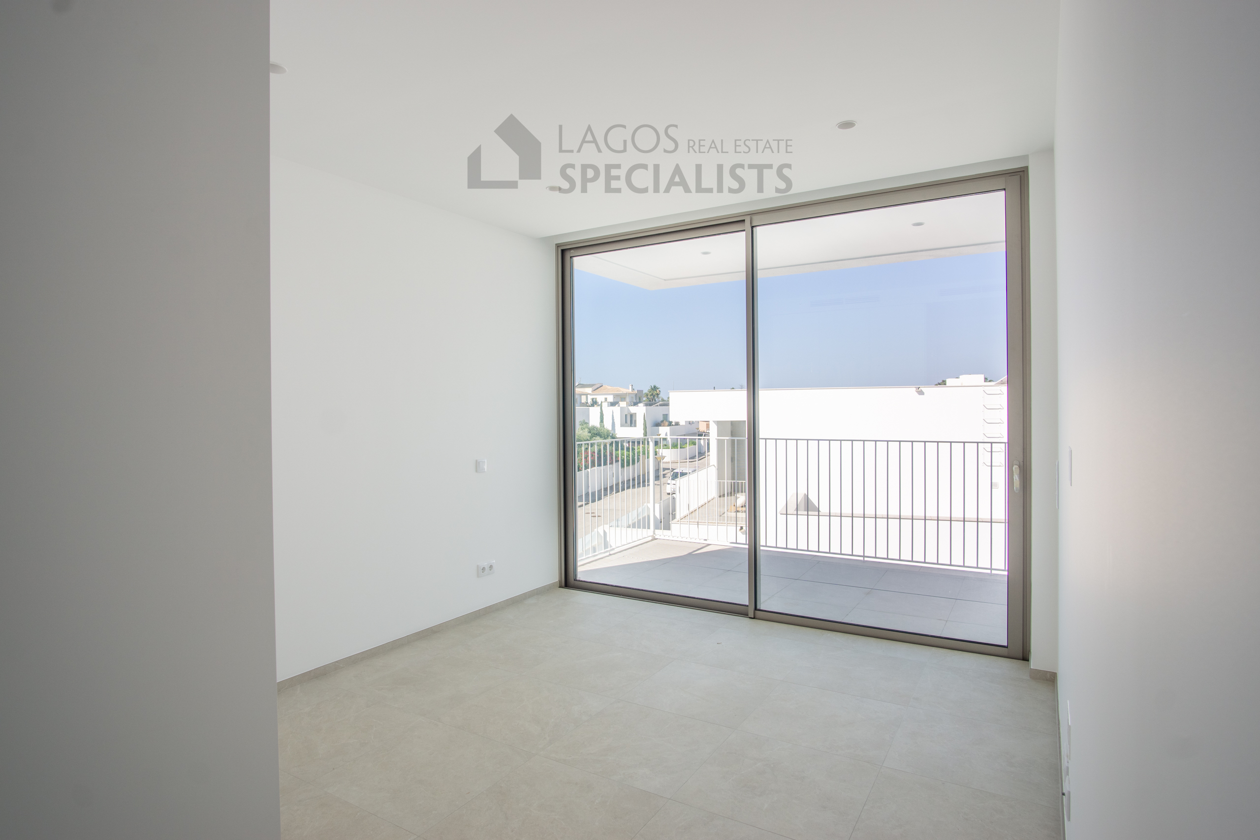 Lago-Real-Estate-Specialists-Lagos-Portugal-3-bedroom-townhouse-villaD-LB2533-14