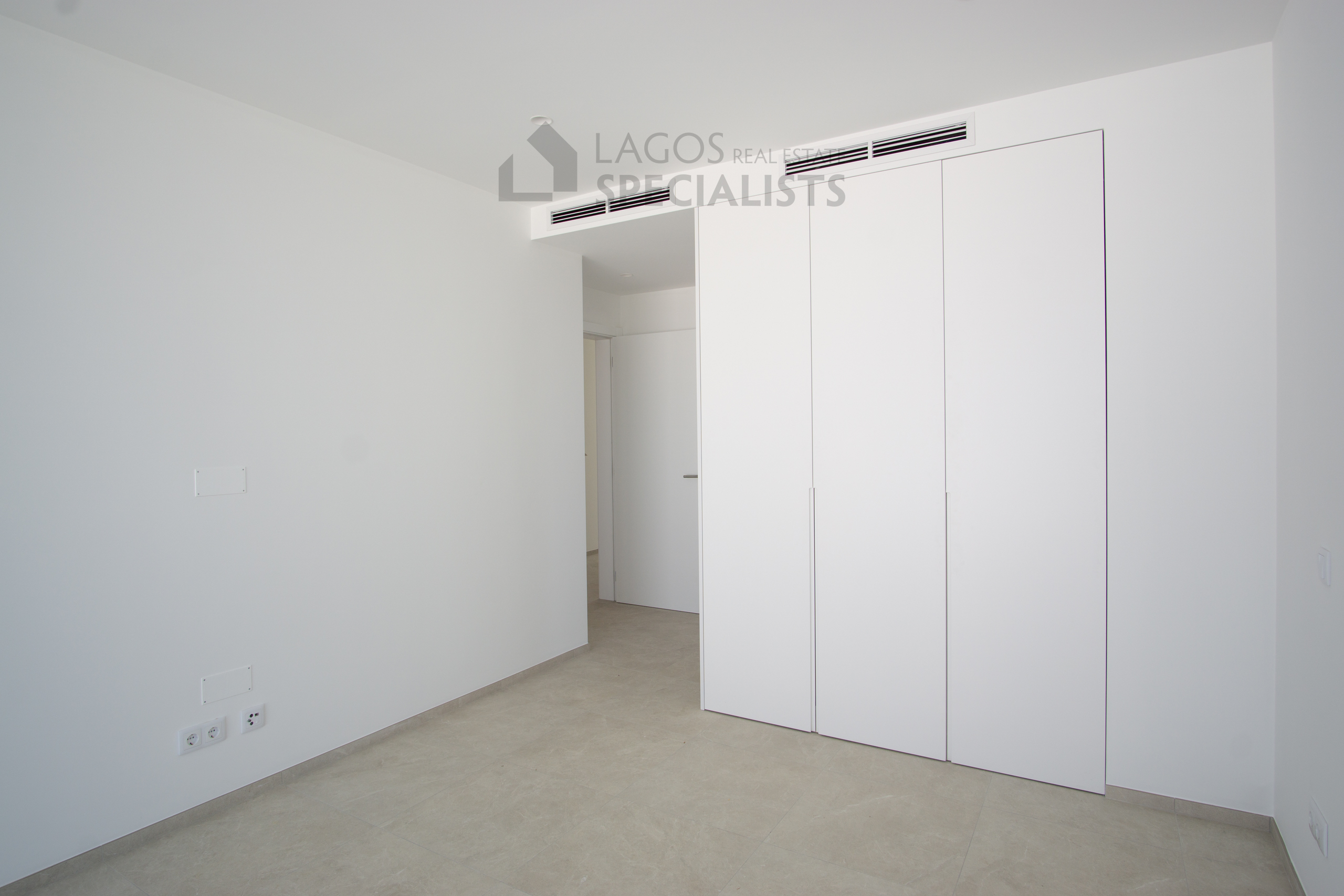 Lago-Real-Estate-Specialists-Lagos-Portugal-3-bedroom-townhouse-villaD-LB2533-15