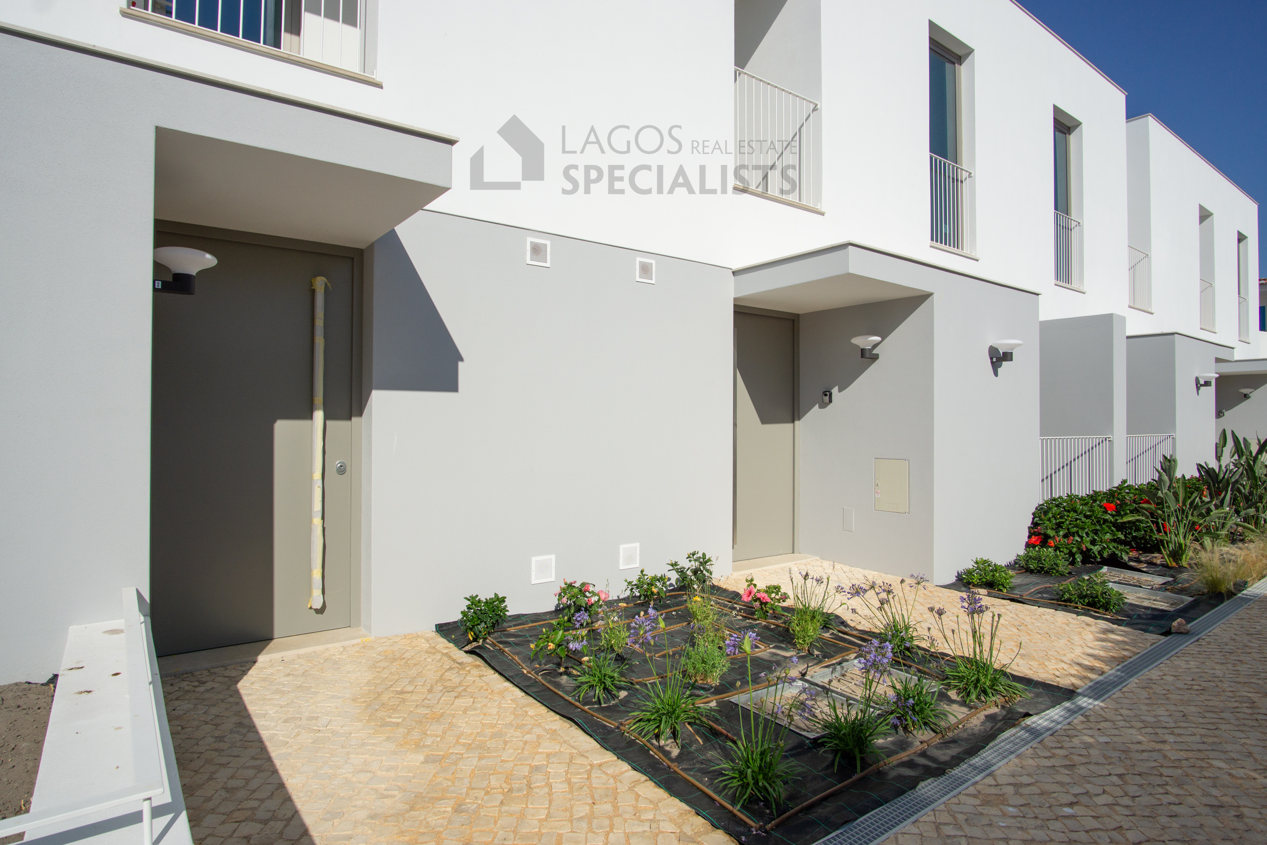 Lago-Real-Estate-Specialists-Lagos-Portugal-3-bedroom-townhouse-villaD-LB2533-2