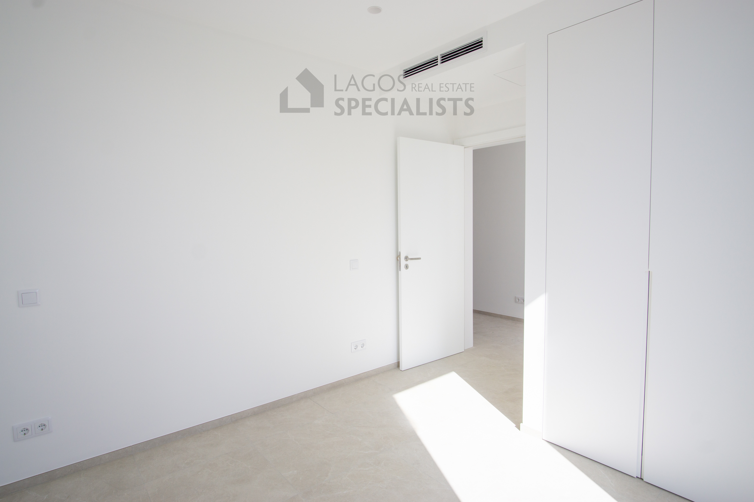 Lago-Real-Estate-Specialists-Lagos-Portugal-3-bedroom-townhouse-villaD-LB2533-20