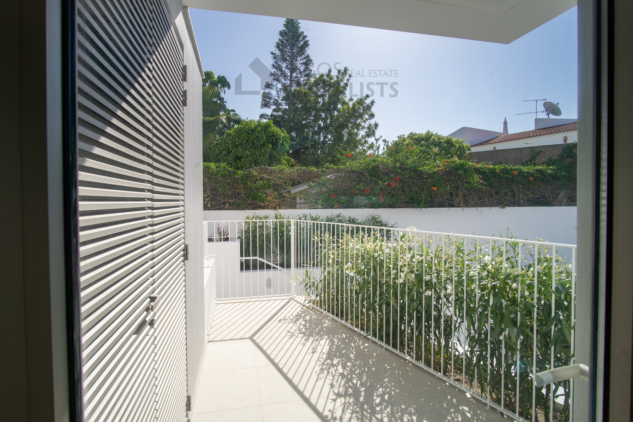 Lago-Real-Estate-Specialists-Lagos-Portugal-3-bedroom-townhouse-villaD-LB2533-22