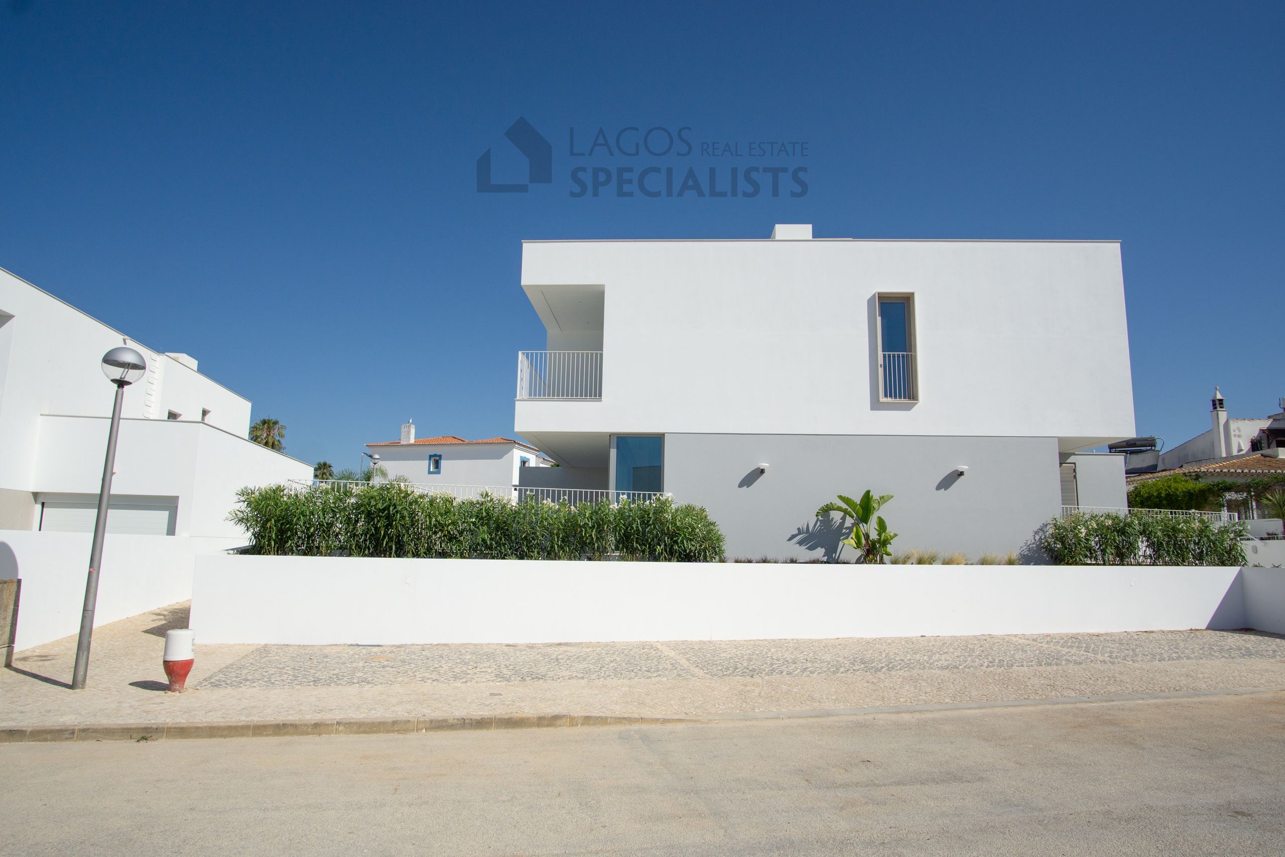 Lago-Real-Estate-Specialists-Lagos-Portugal-3-bedroom-townhouse-villaD-LB2533-27