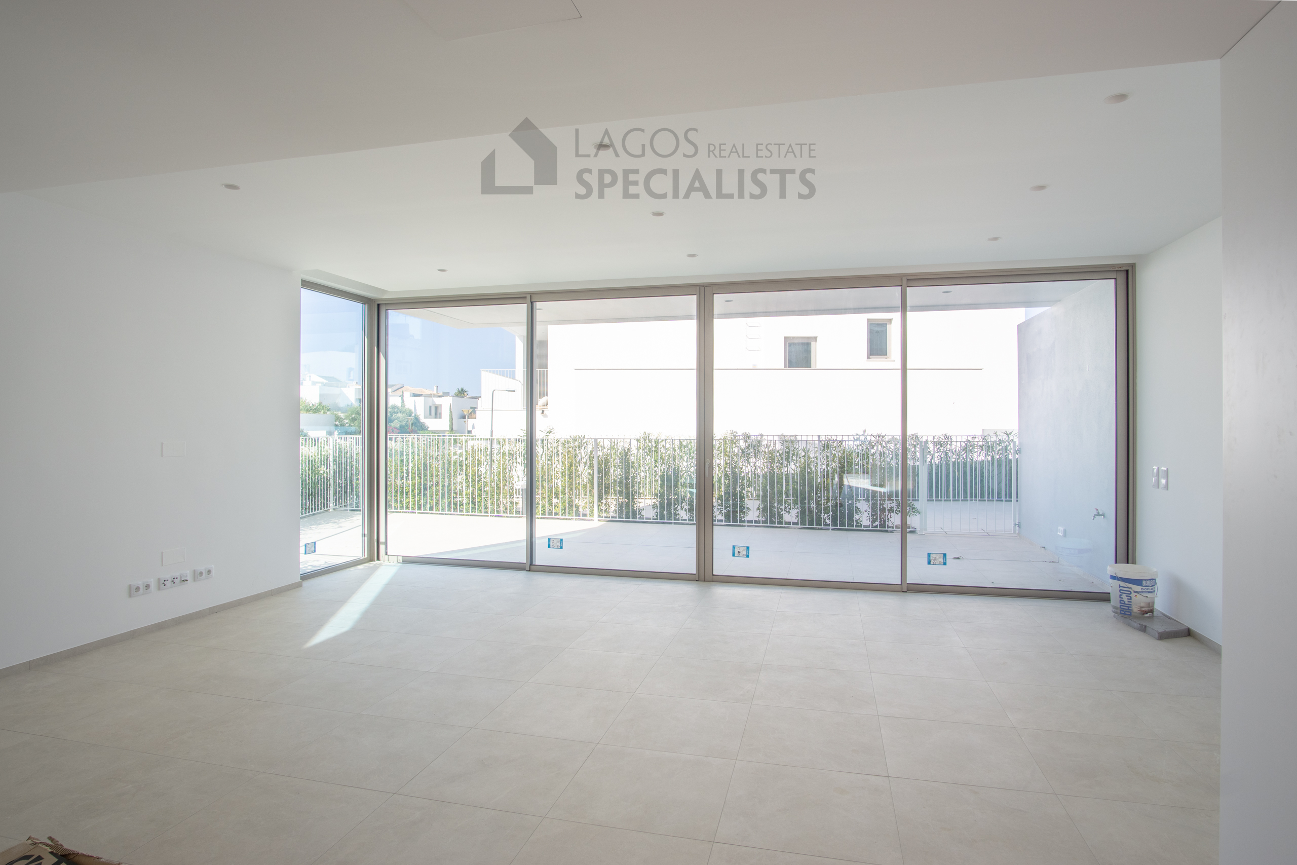 Lago-Real-Estate-Specialists-Lagos-Portugal-3-bedroom-townhouse-villaD-LB2533-5