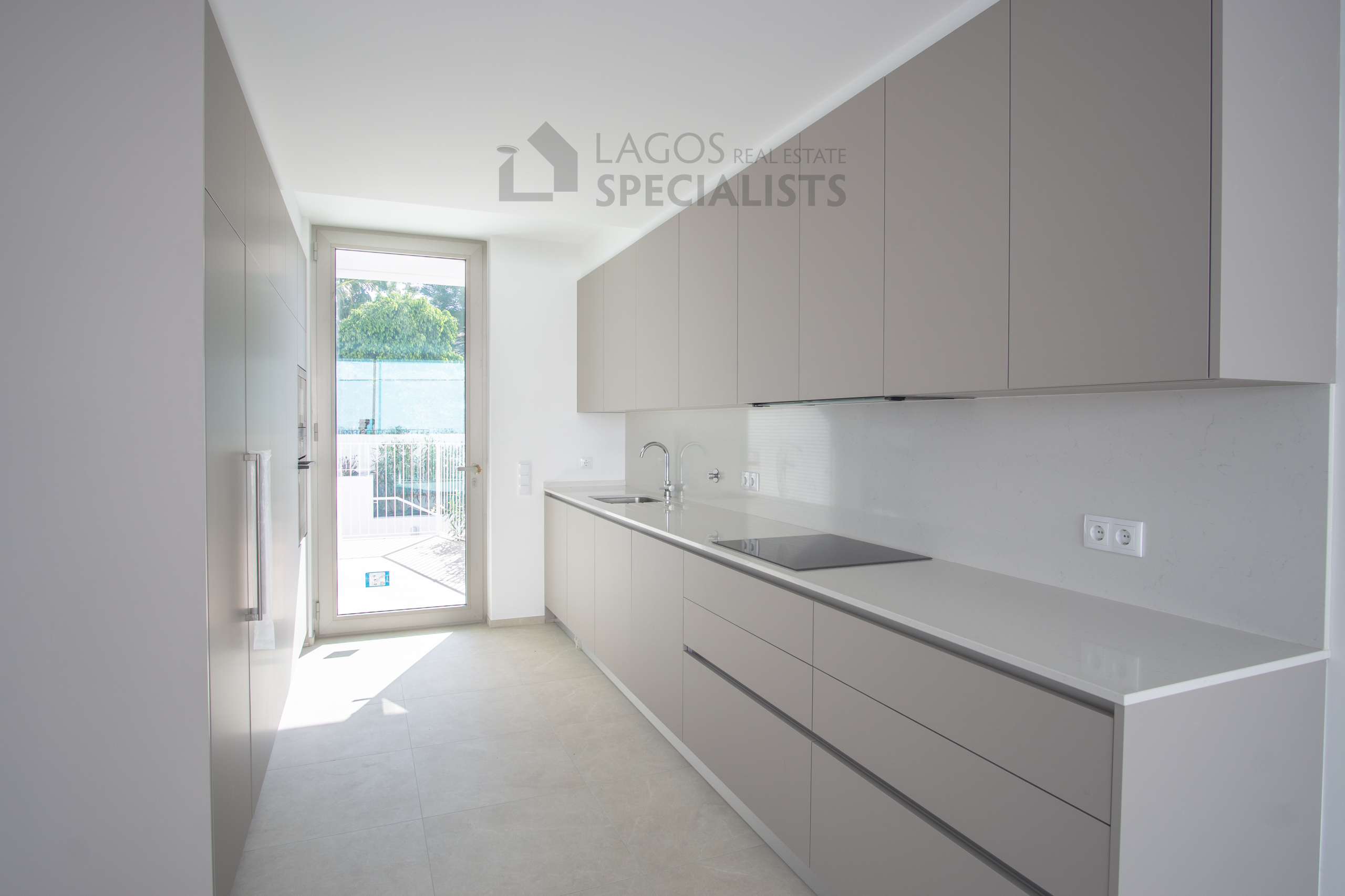 Lago-Real-Estate-Specialists-Lagos-Portugal-3-bedroom-townhouse-villaD-LB2533-8